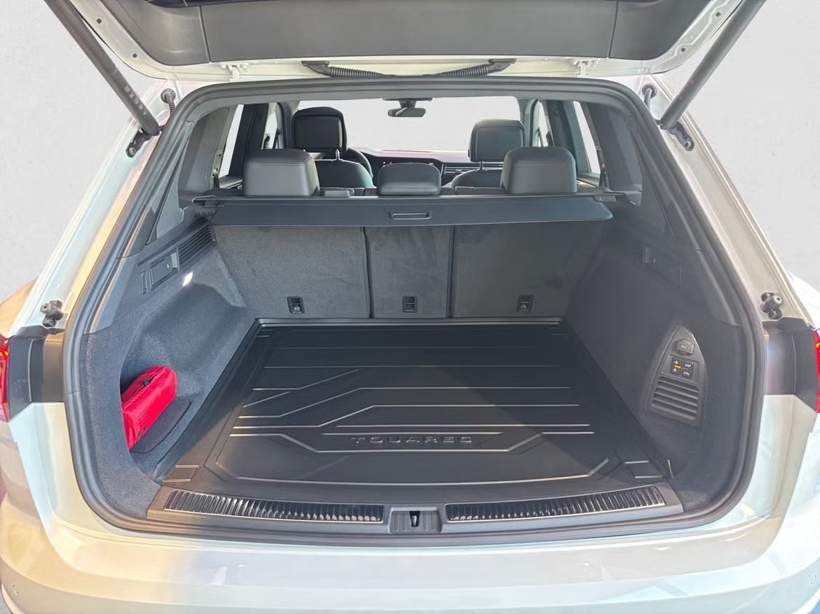 VW Touareg 3.0 TDI R-Line Tiptronic-image-5