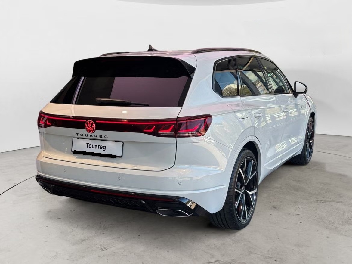 VW Touareg 3.0 TDI R-Line Tiptronic-image-2