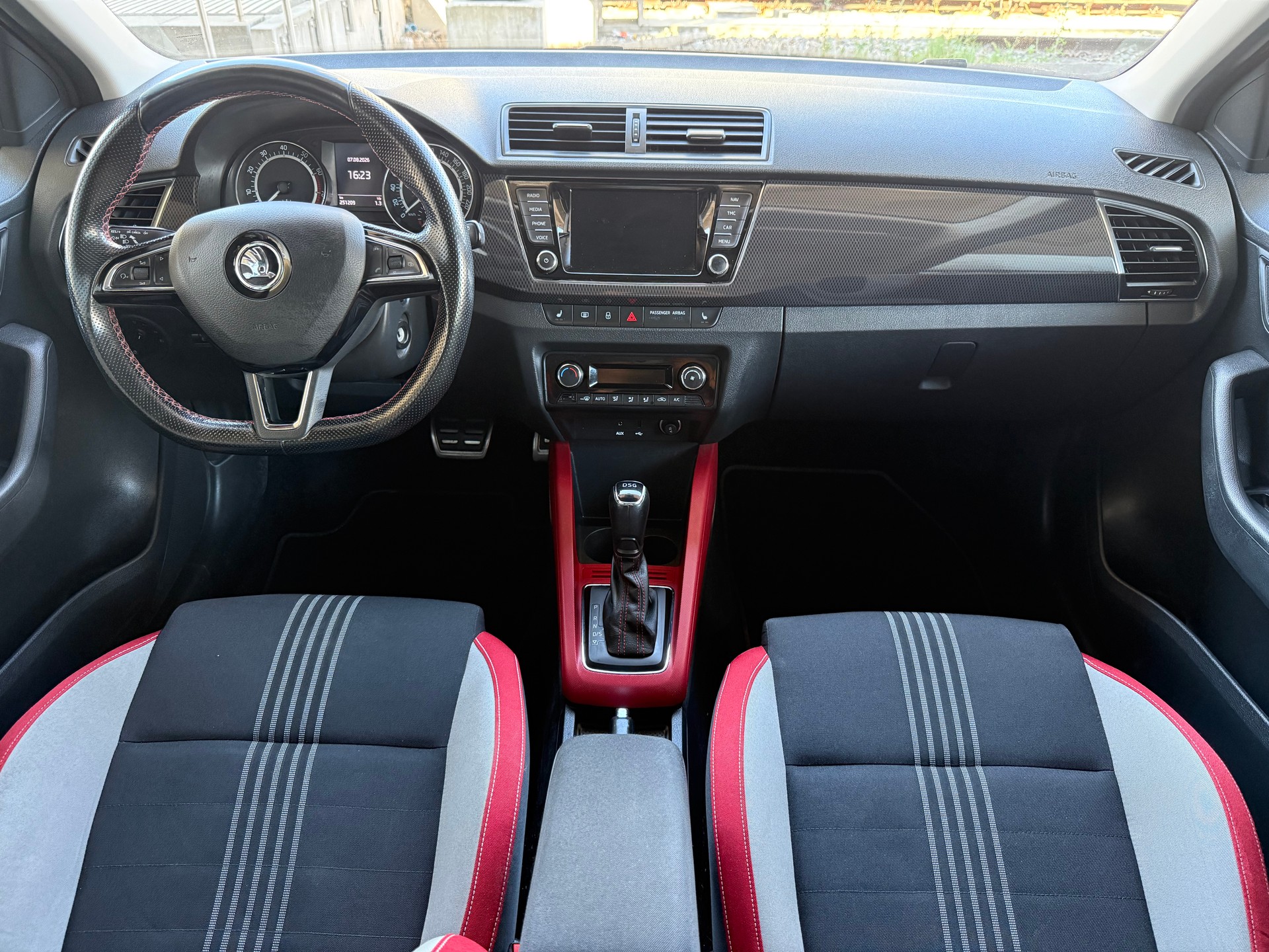 SKODA Fabia 1.2 TSI Monte Carlo DSG-image-9