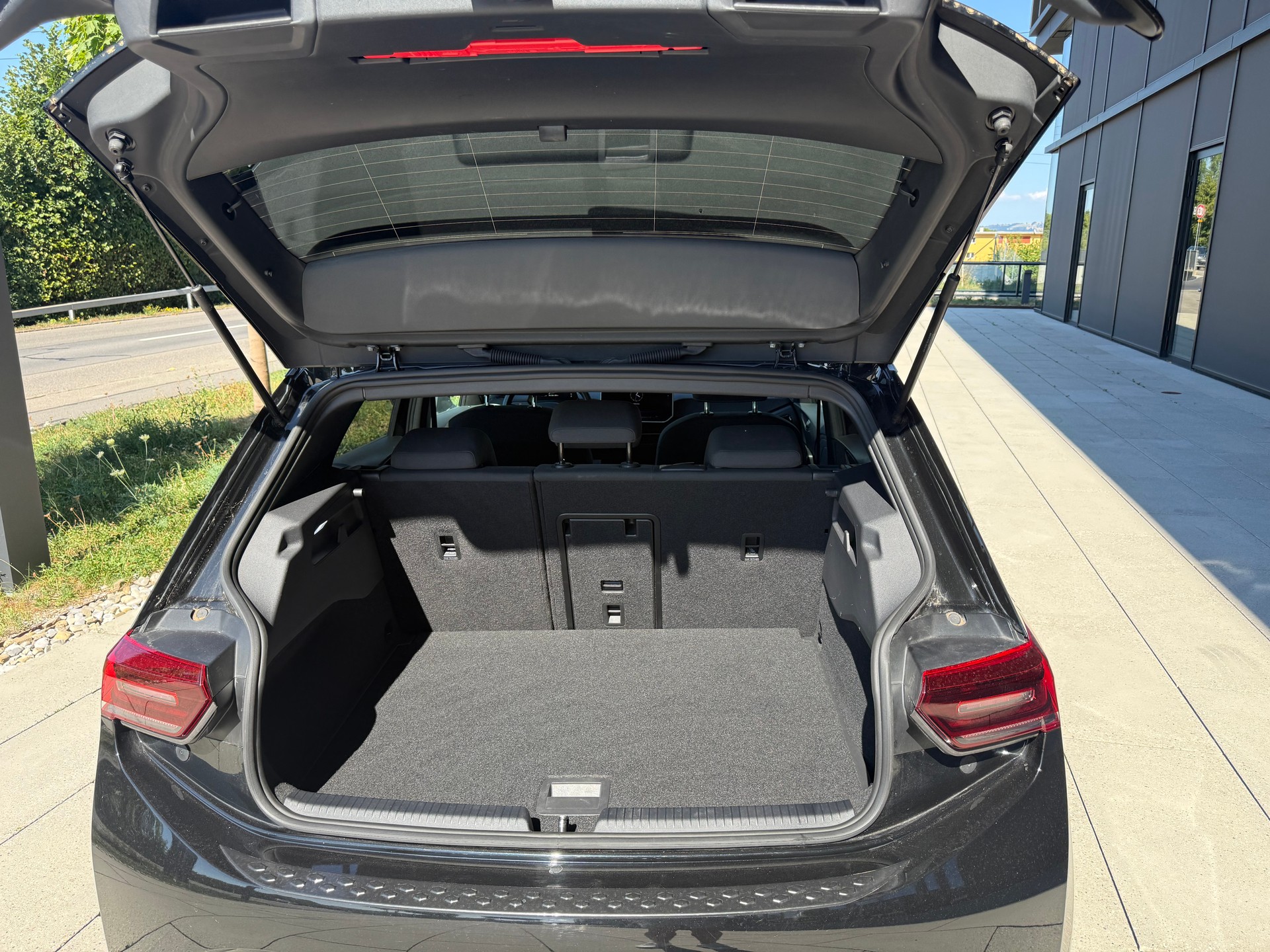 VW ID.3 Pro 59 kWh Pro United-image-4