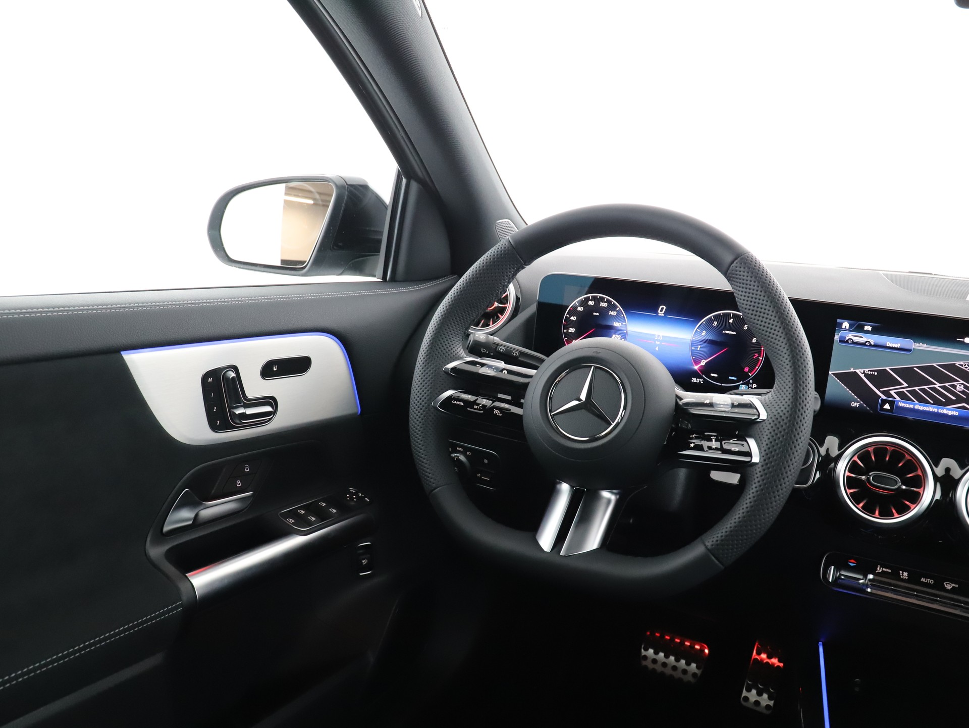 MERCEDES-BENZ GLA 200 Night Star 7G-D-image-13