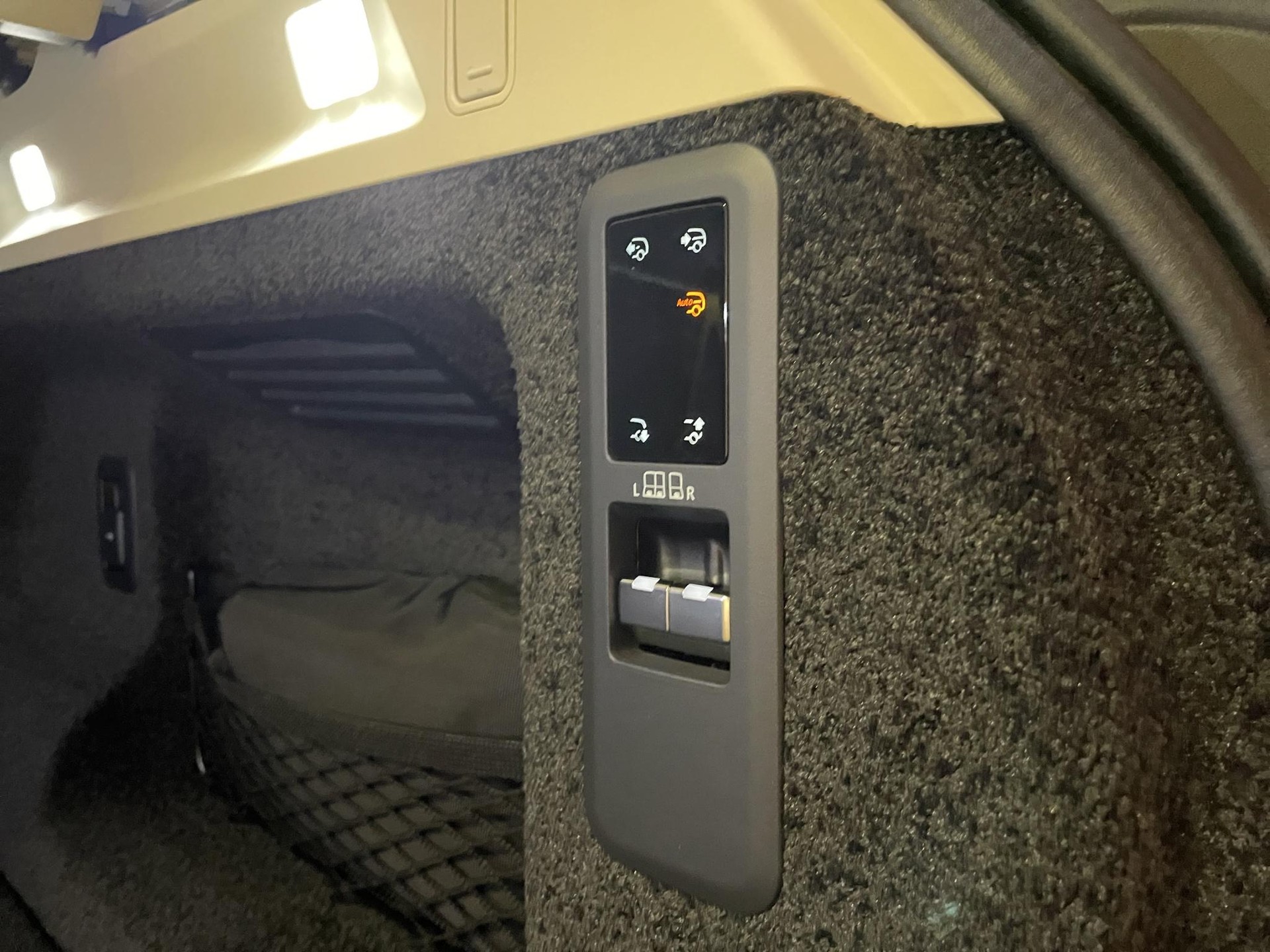 LAND ROVER Range Rover 3.0 D I6 350 Autobiography-image-16