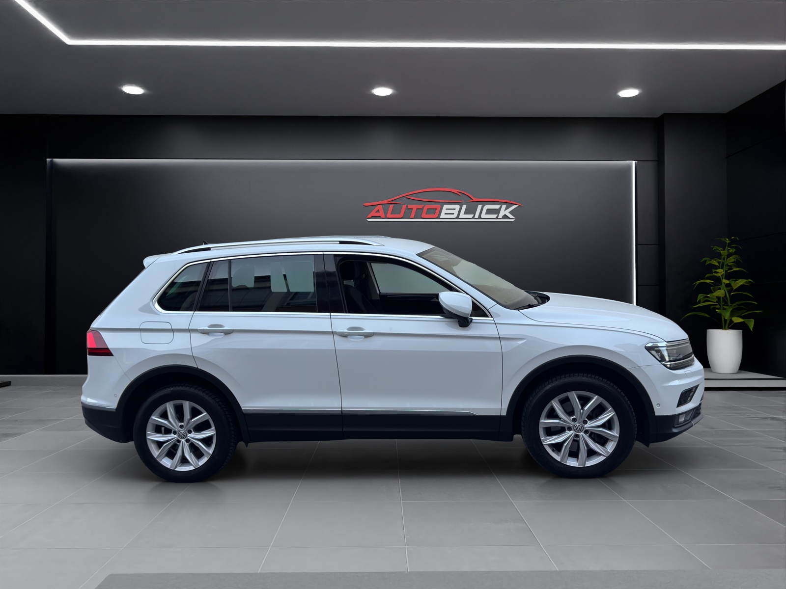 VW Tiguan 2.0 TDI 190-PS SCR Highline 4Motion DSG-image-4
