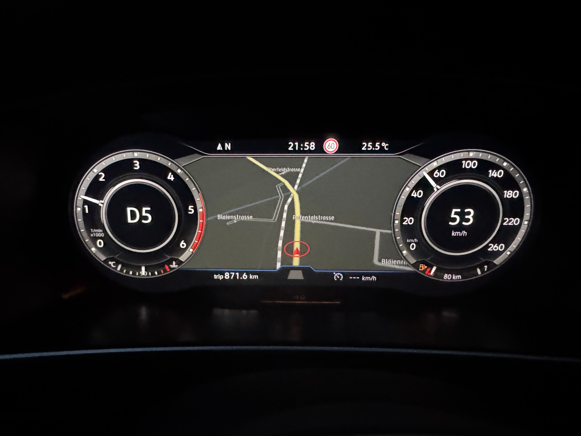 VW Tiguan 2.0 TDI 190-PS SCR Highline 4Motion DSG-image-21