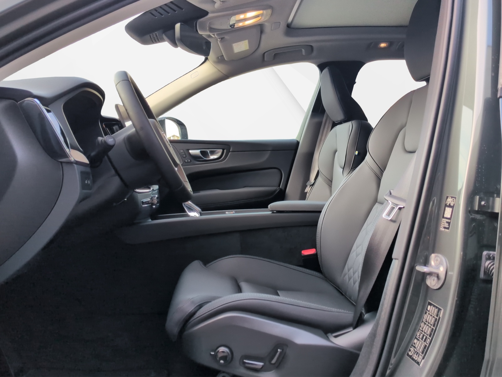 VOLVO XC60 2.0 T6 TE Plus Dark eAWD-image-9