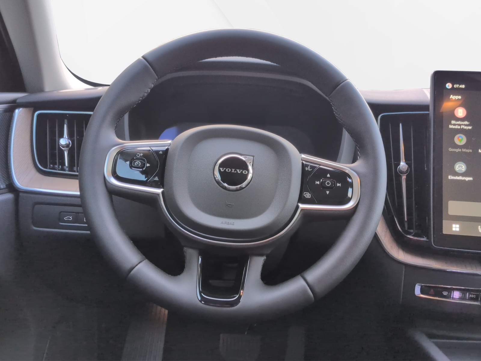 VOLVO XC60 2.0 T6 TE Plus Dark eAWD-image-11