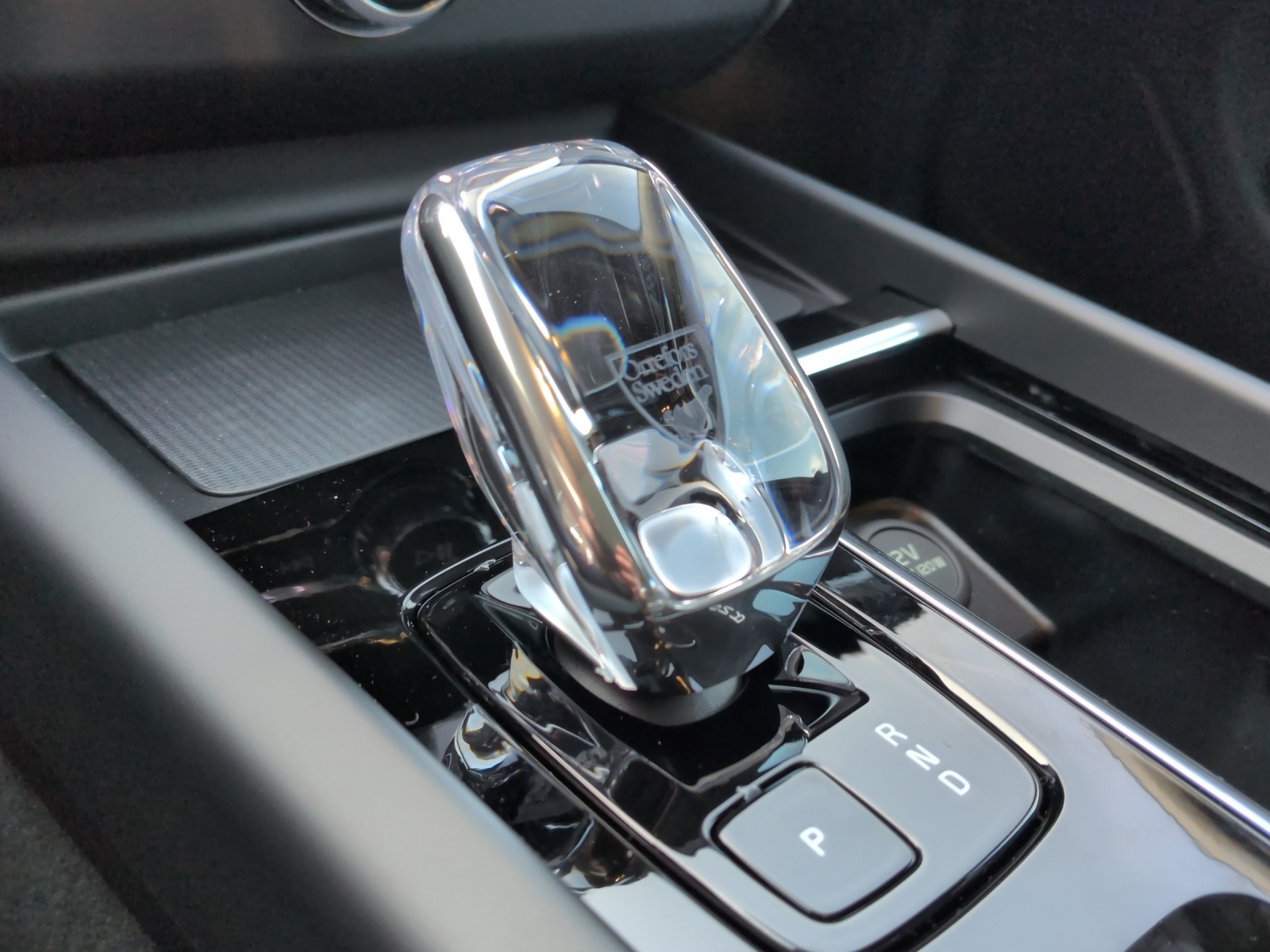 VOLVO XC60 2.0 T6 TE Plus Dark eAWD-image-19