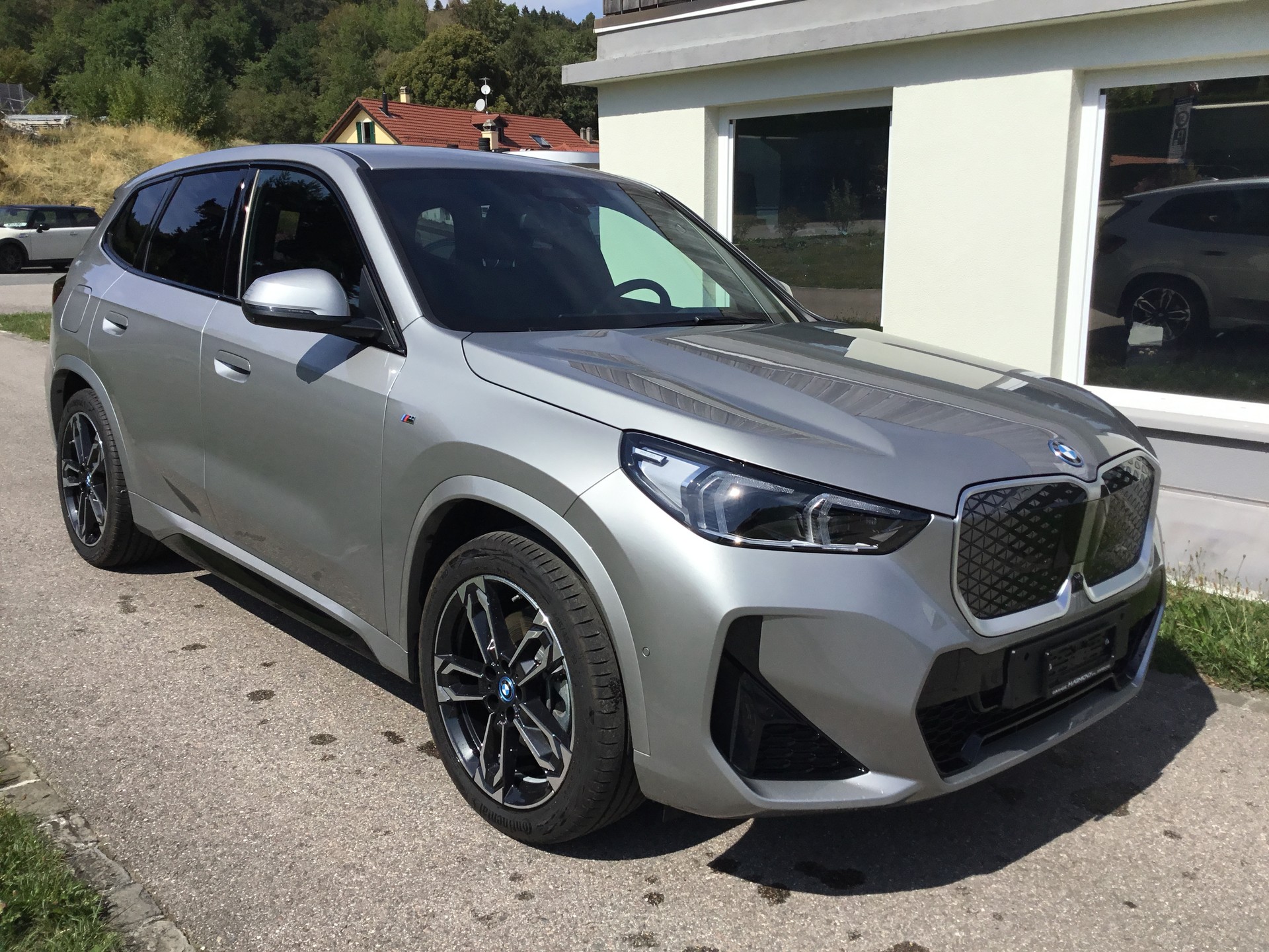 BMW iX1 xDrive 30 M Sport-image-1