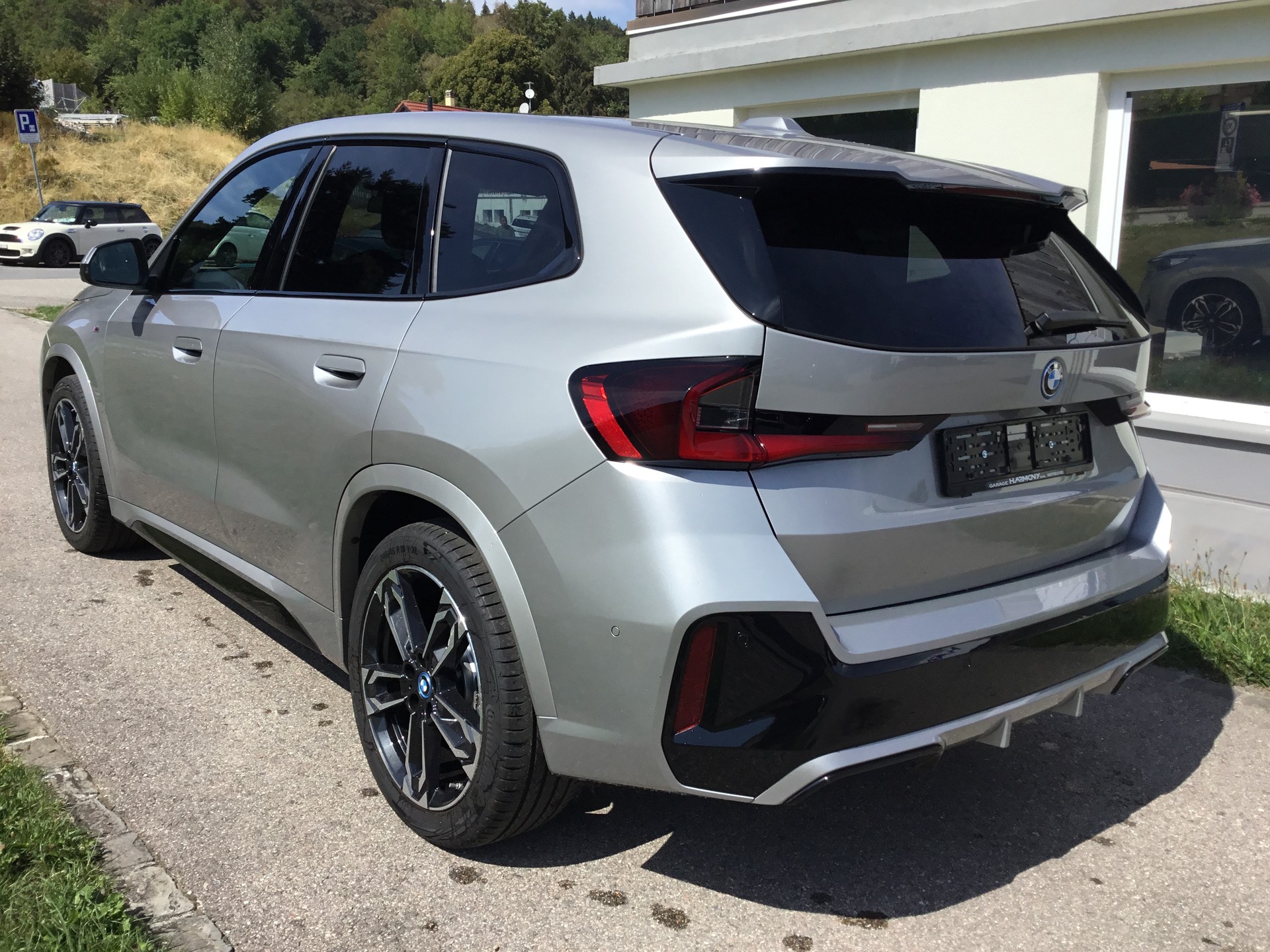 BMW iX1 xDrive 30 M Sport-image-5