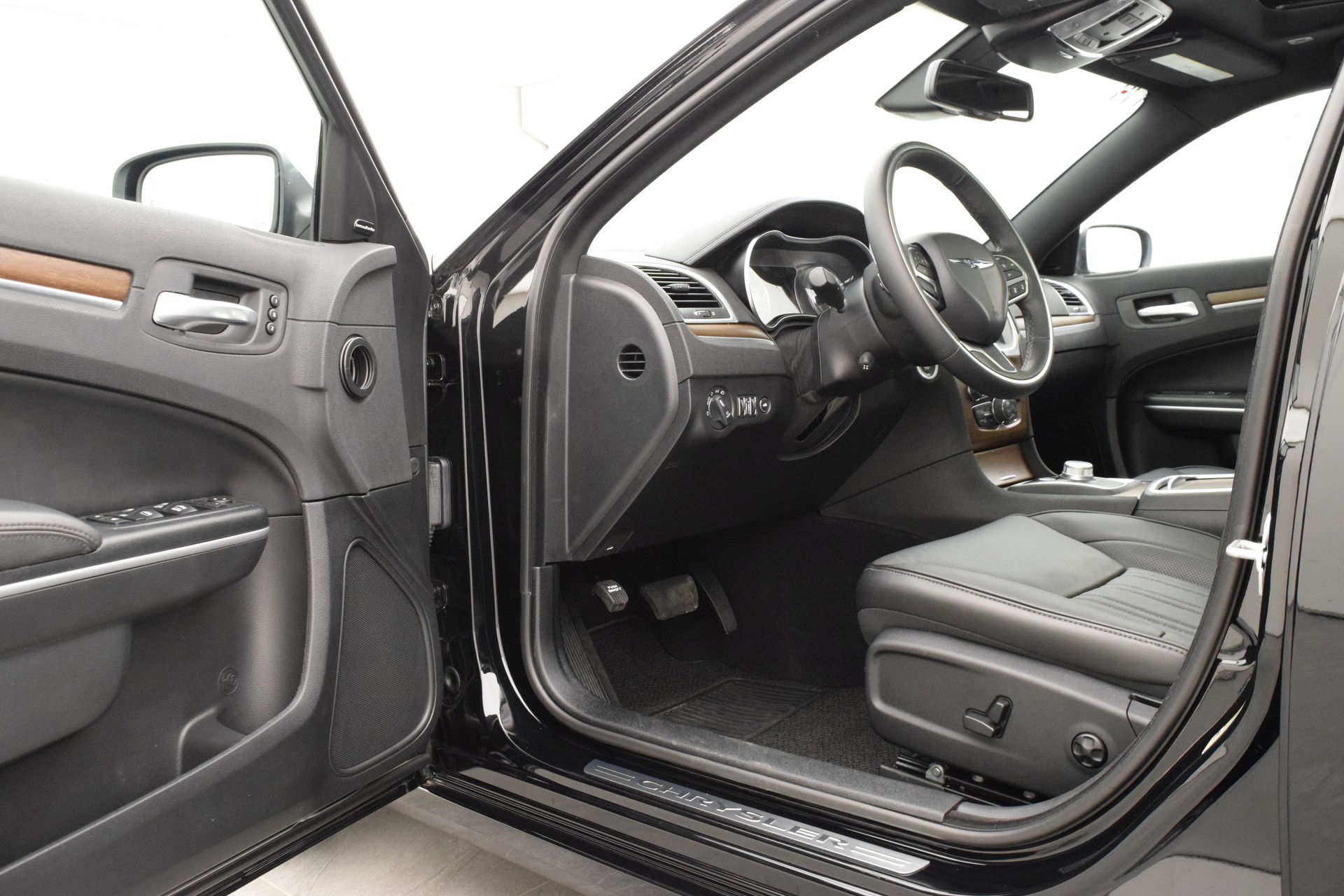 CHRYSLER 300C 5.7 V8-image-7