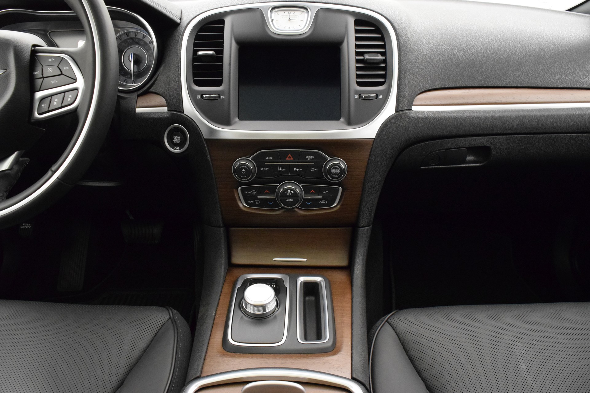 CHRYSLER 300C 5.7 V8-image-11