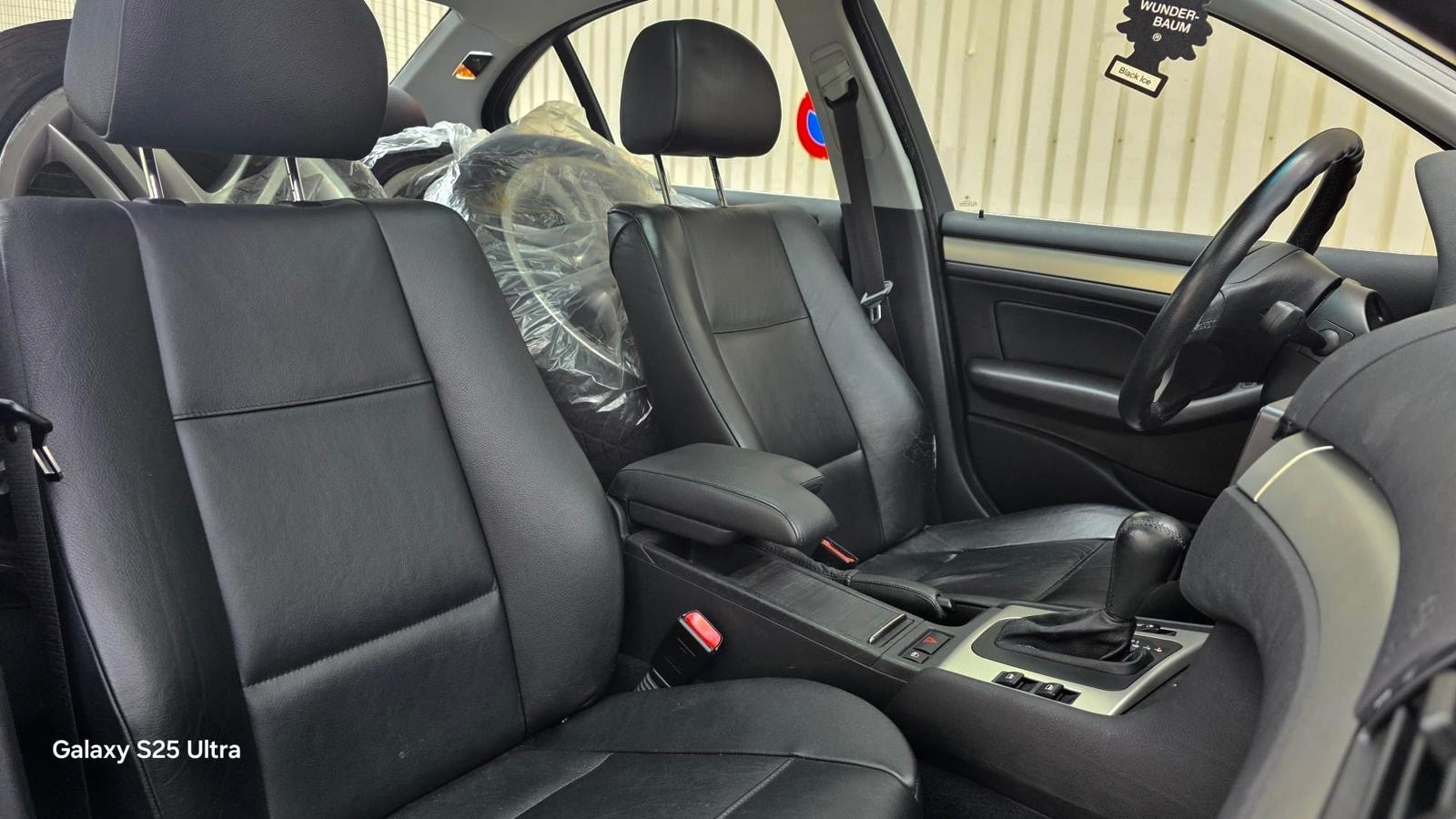 BMW 330xi-image-8
