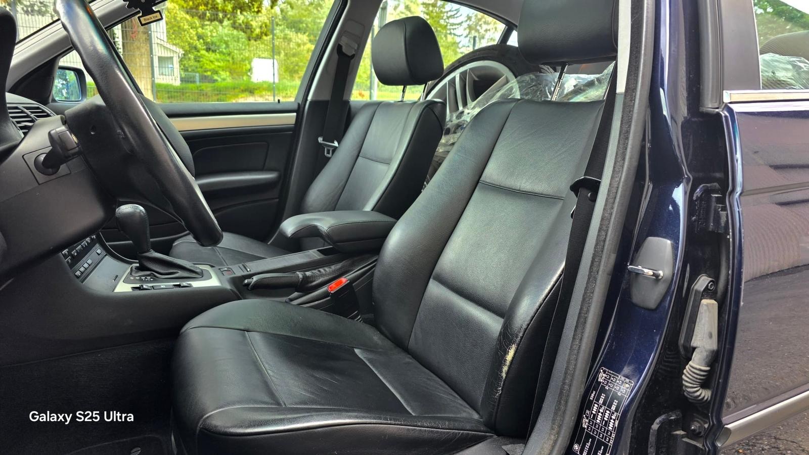 BMW 330xi-image-10