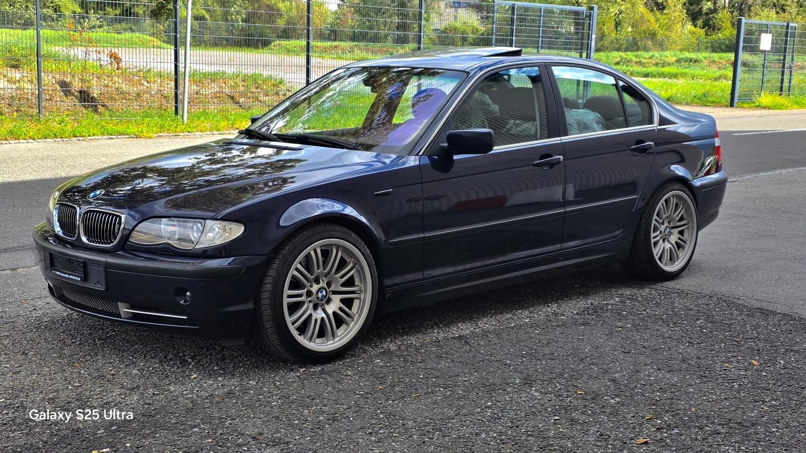 BMW 330xi-image-2
