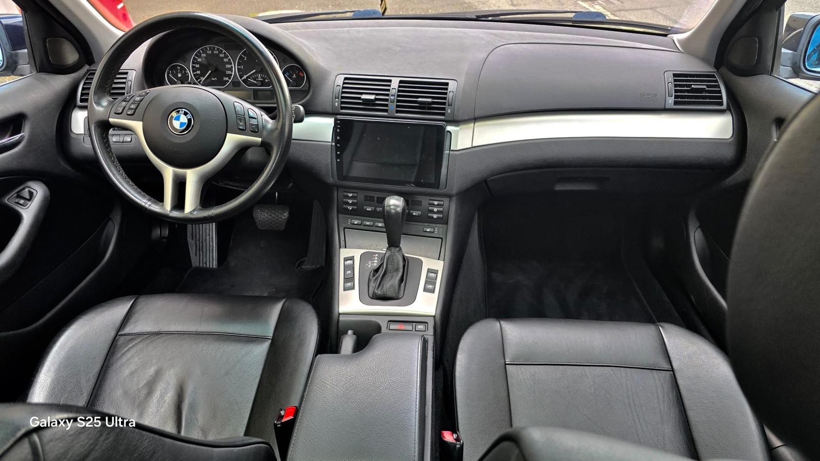 BMW 330xi-image-13