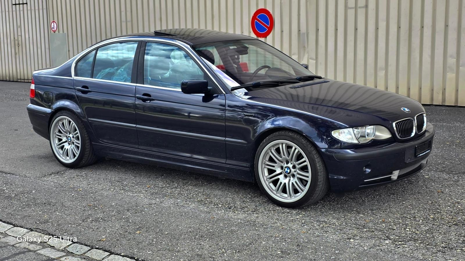 BMW 330xi-image-1