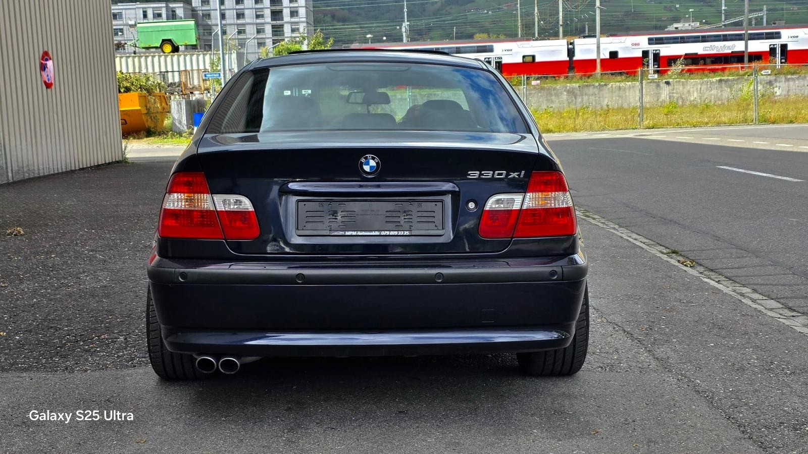 BMW 330xi-image-4