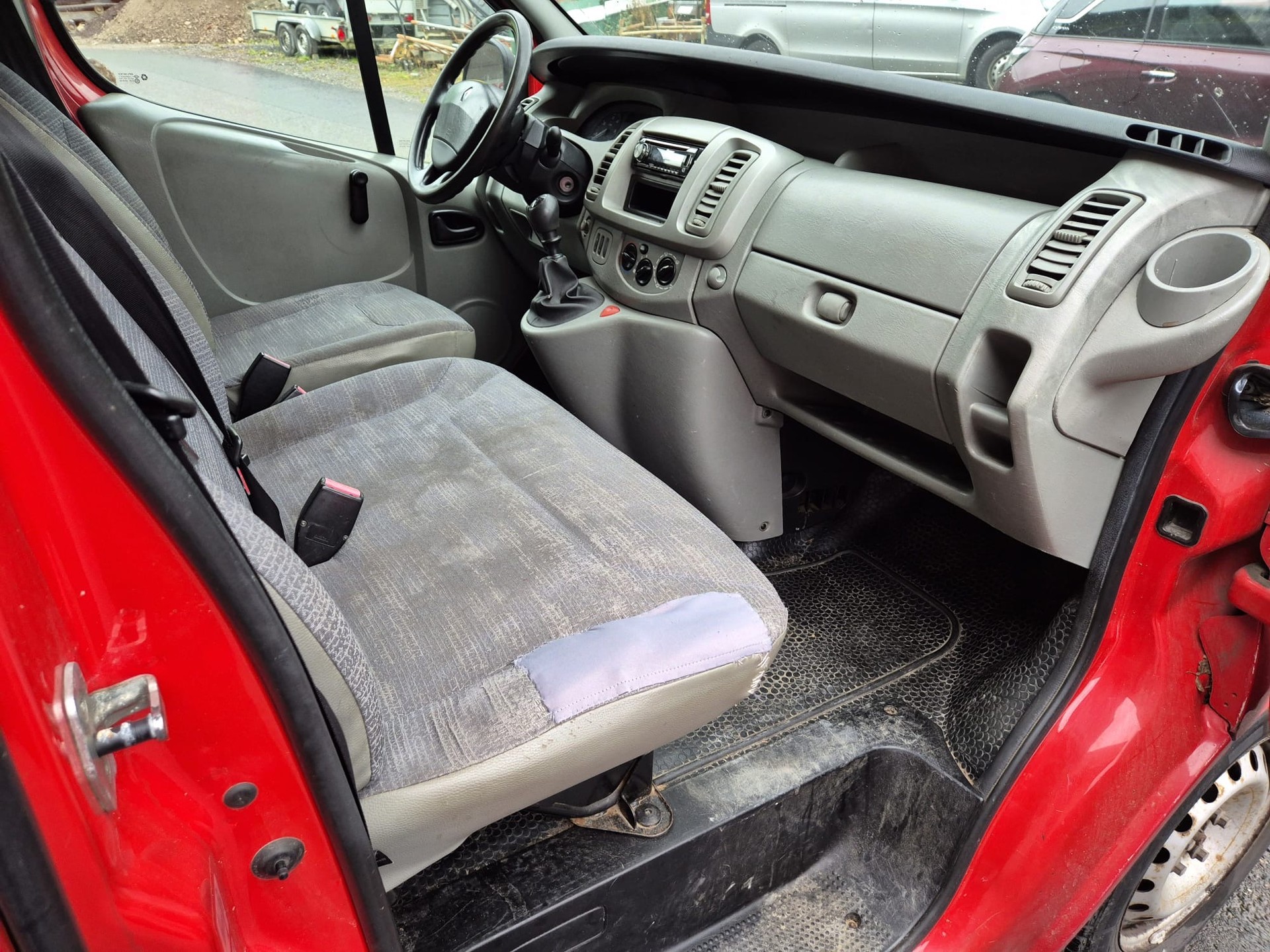 RENAULT Trafic 2.0 dCi 90 2.7t L1H1 Authentique-image-7