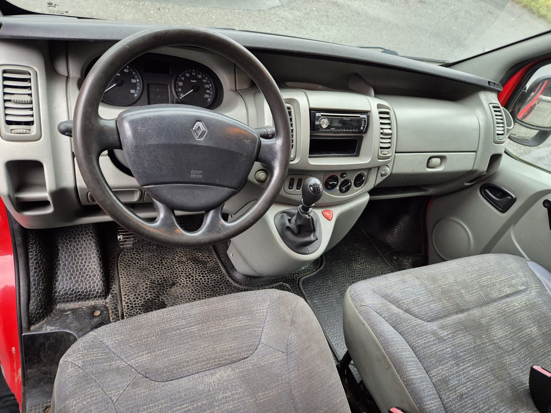 RENAULT Trafic 2.0 dCi 90 2.7t L1H1 Authentique-image-4