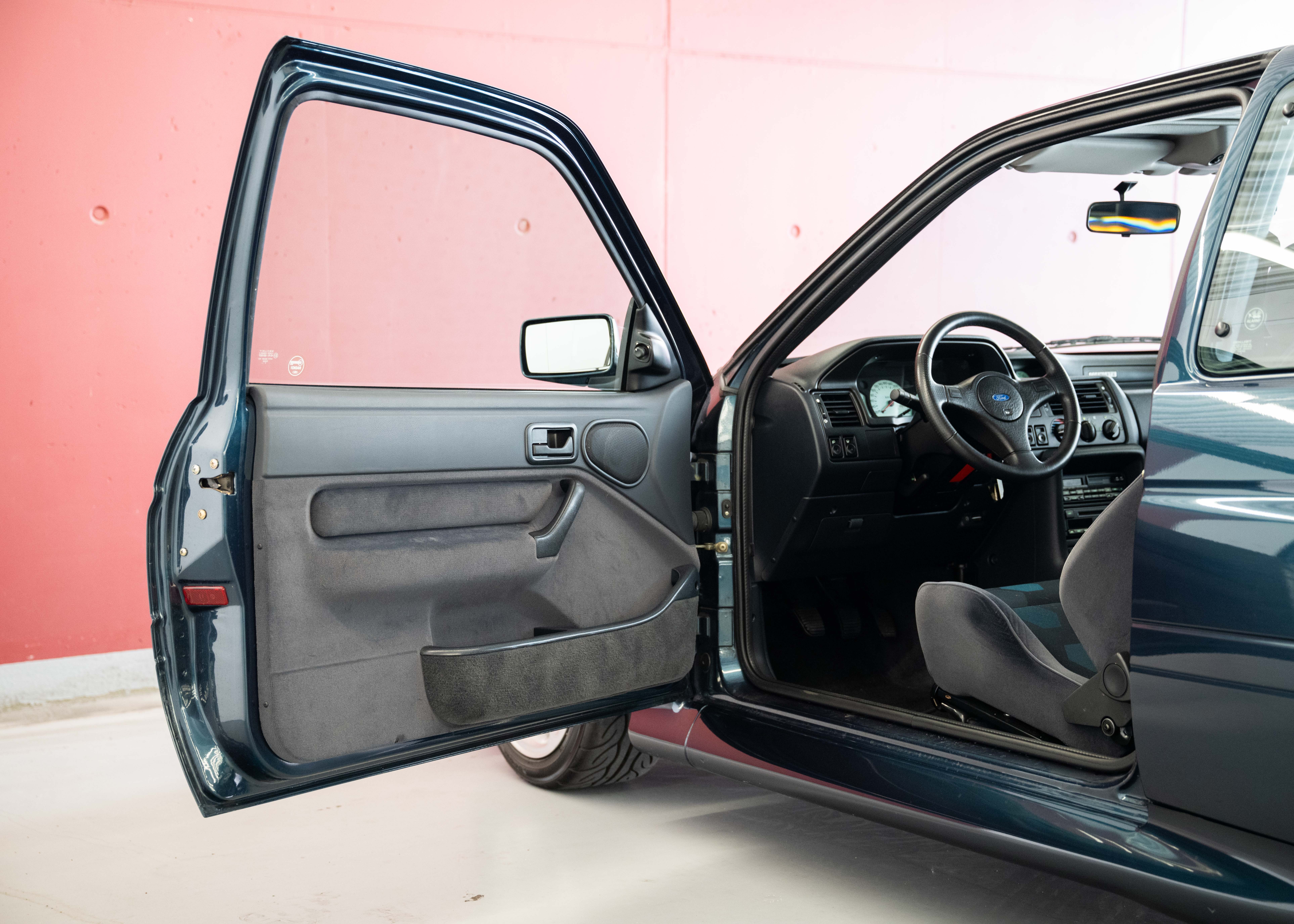 Image FORD ESCORT Escort 2.0i RS Cosworth (2nd hand Swiss car, fantastic condition, 1 of 1'143 Turbo T35, 100% original, certified mileage)