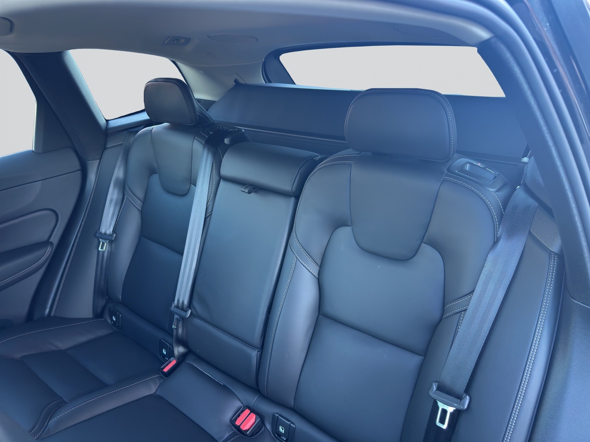 VOLVO XC60 B5 Benzin Mild Hybrid AWD Plus Dark Geartronic-image-7