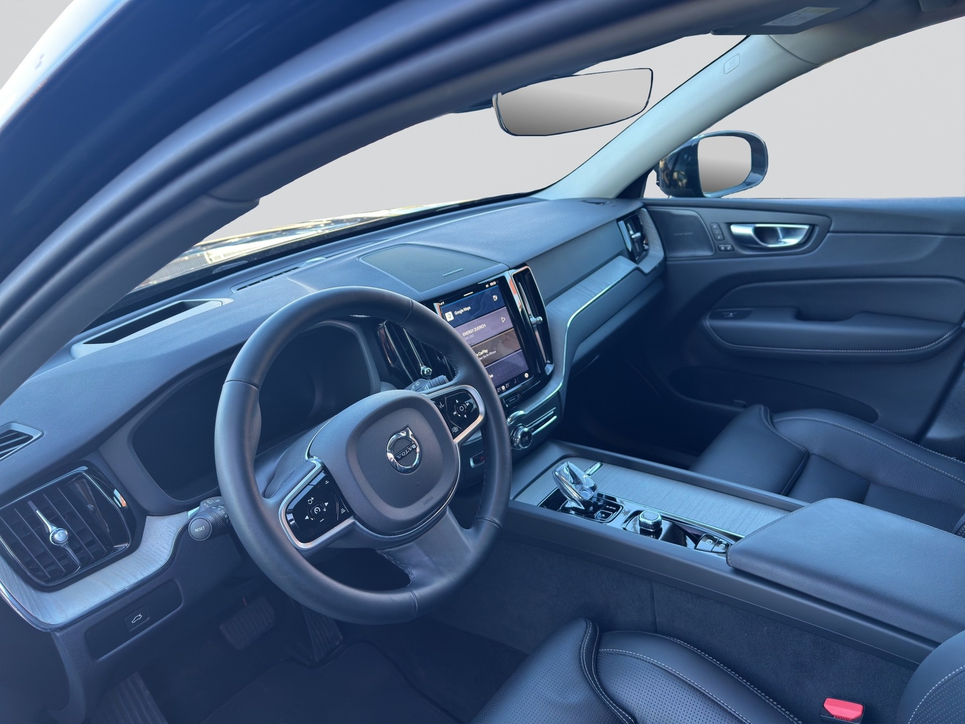VOLVO XC60 B5 Benzin Mild Hybrid AWD Plus Dark Geartronic-image-6