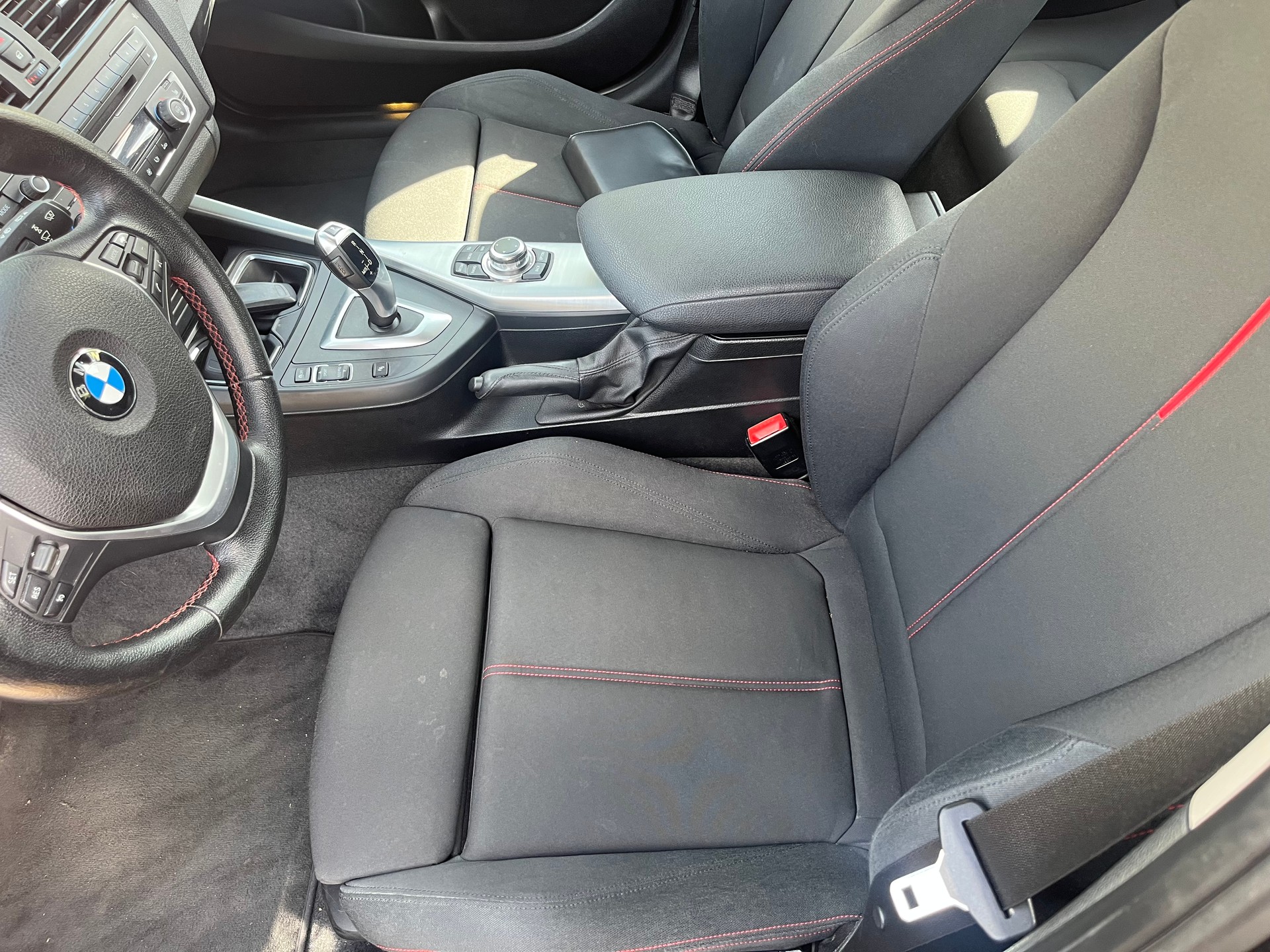 BMW 118i Sport Line Steptronic-image-2