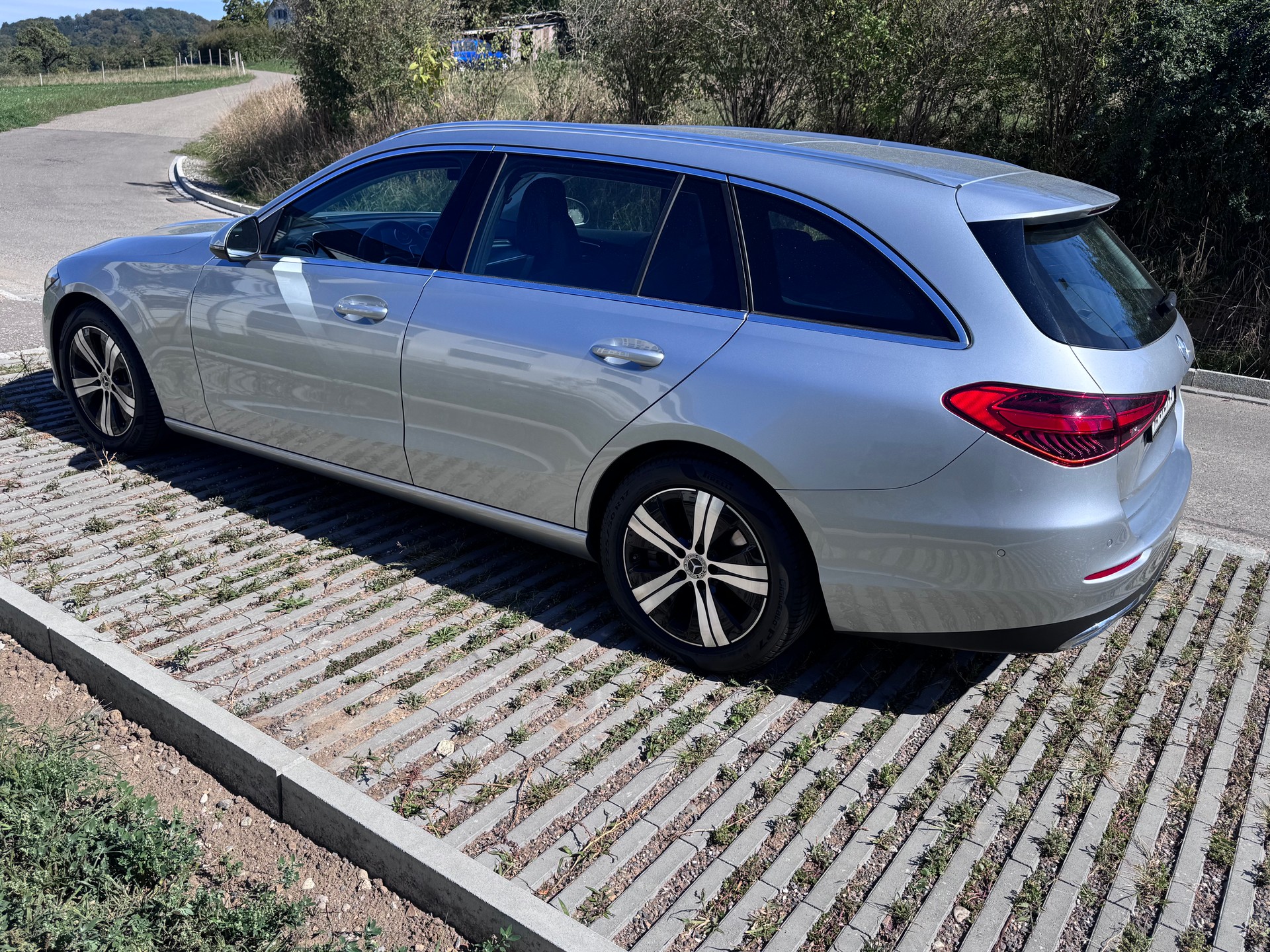 MERCEDES-BENZ C 220 d T Avantgarde-image-1