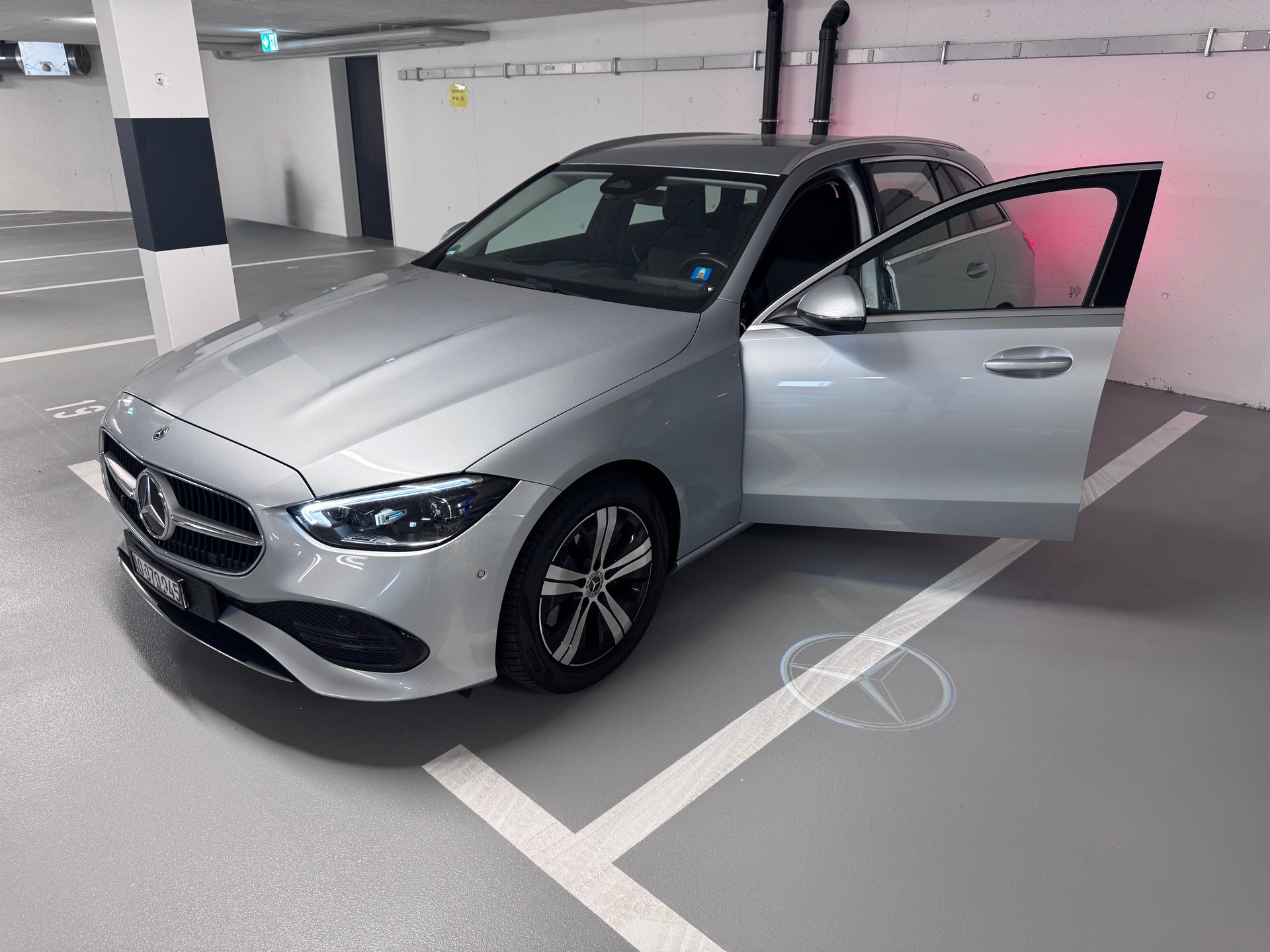 MERCEDES-BENZ C 220 d T Avantgarde-image-5
