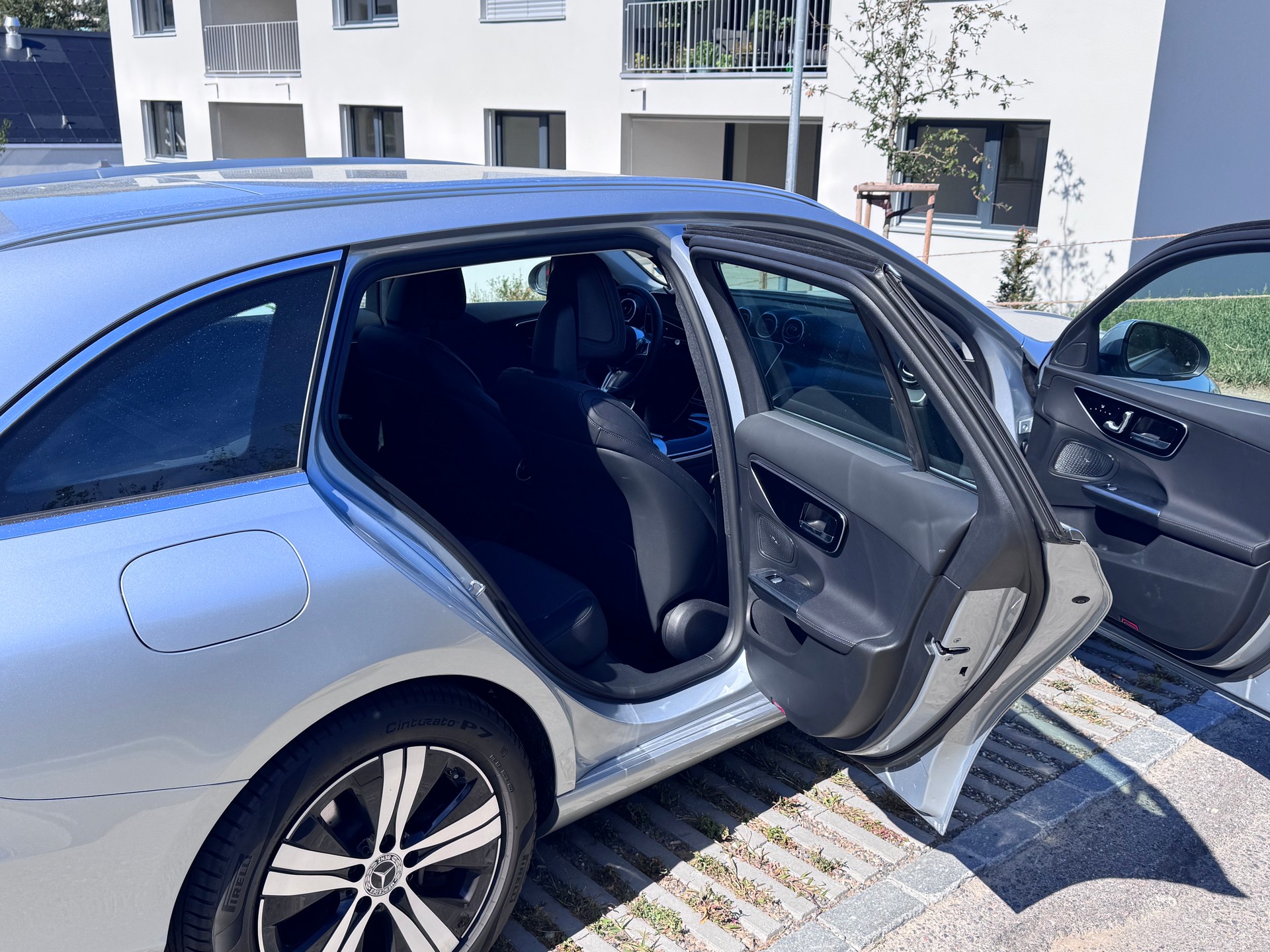 MERCEDES-BENZ C 220 d T Avantgarde-image-2