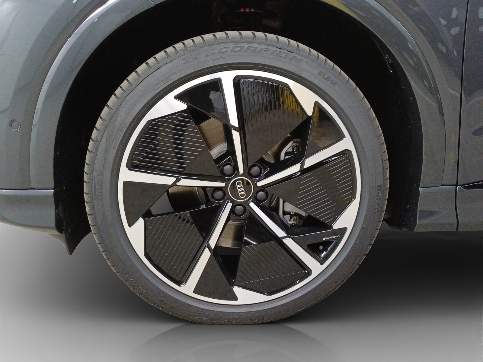 AUDI Q4 Sportback e-tron quattro performance Swiss Ski-image-15