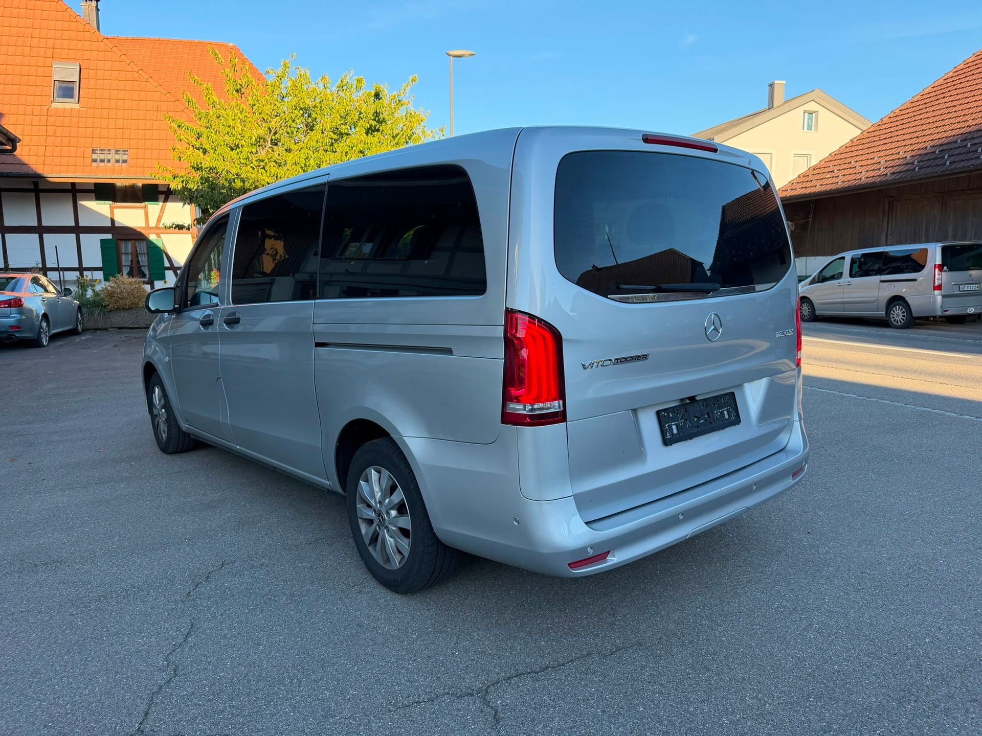 MERCEDES-BENZ Vito 116 CDI Lang Select Tourer 9G-Tronic-image-2