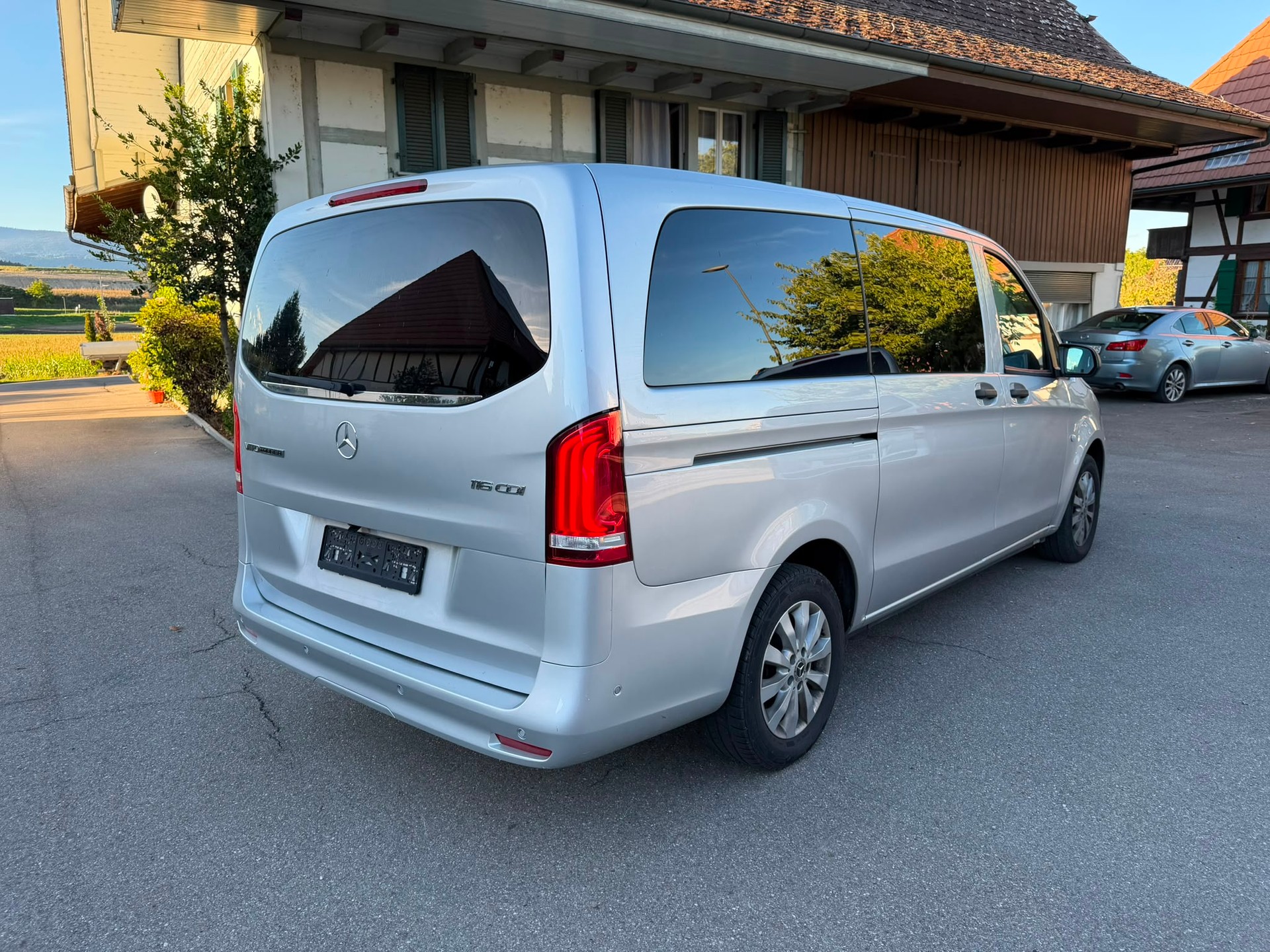 MERCEDES-BENZ Vito 116 CDI Lang Select Tourer 9G-Tronic-image-4