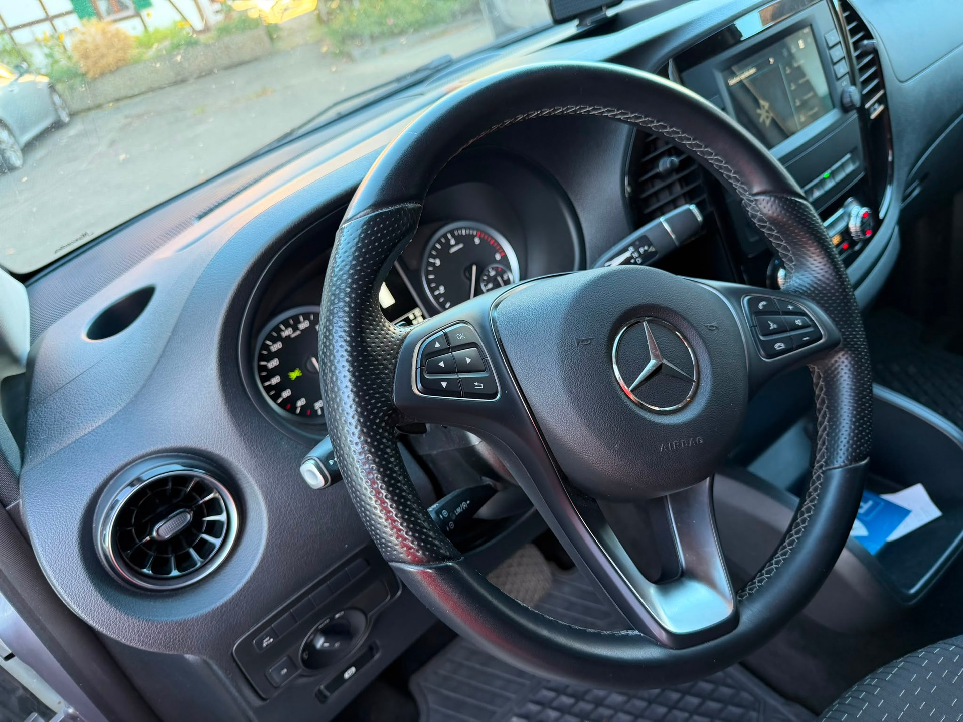 MERCEDES-BENZ Vito 116 CDI Lang Select Tourer 9G-Tronic-image-8