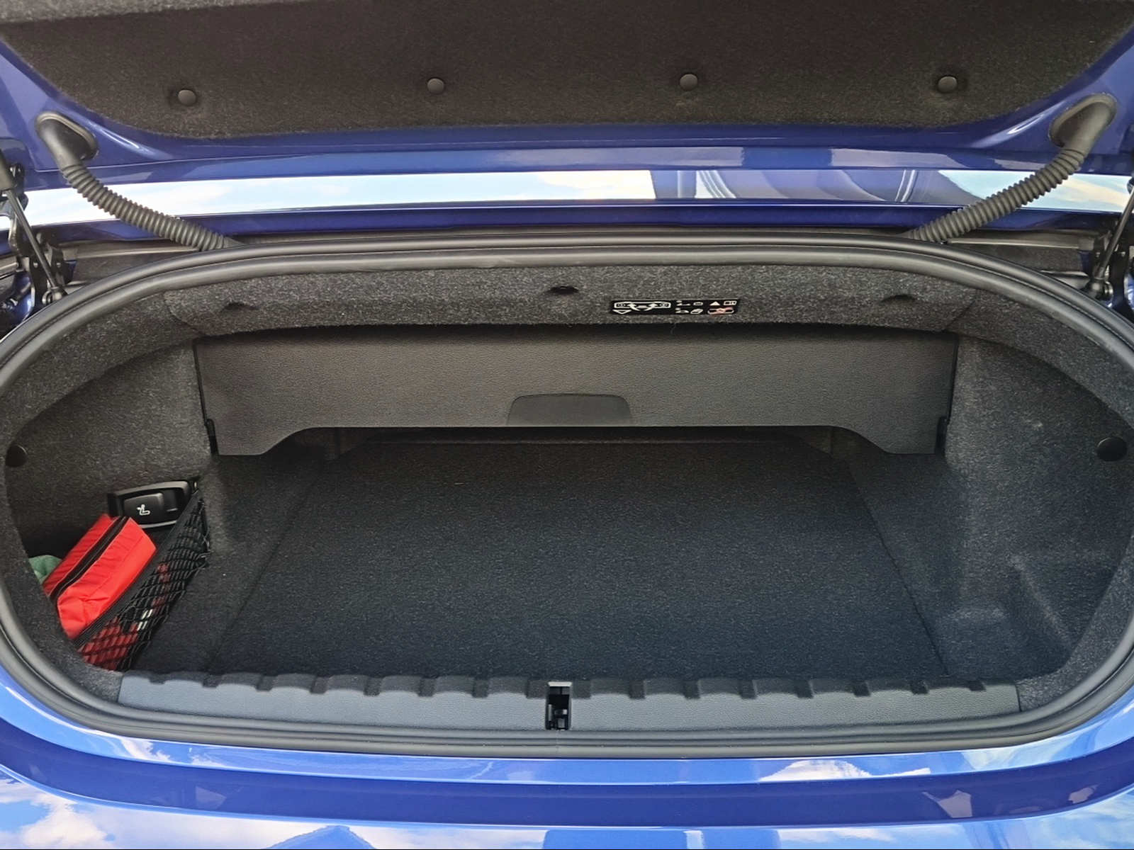BMW M4 Cabrio Competition M xDrive Portimo Blau Metallic-image-5