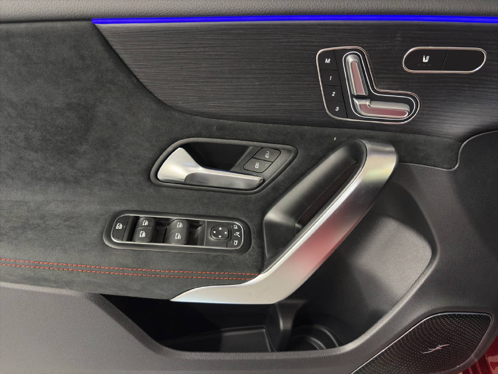 MERCEDES-BENZ A 250 AMG Line 4Matic-image-6