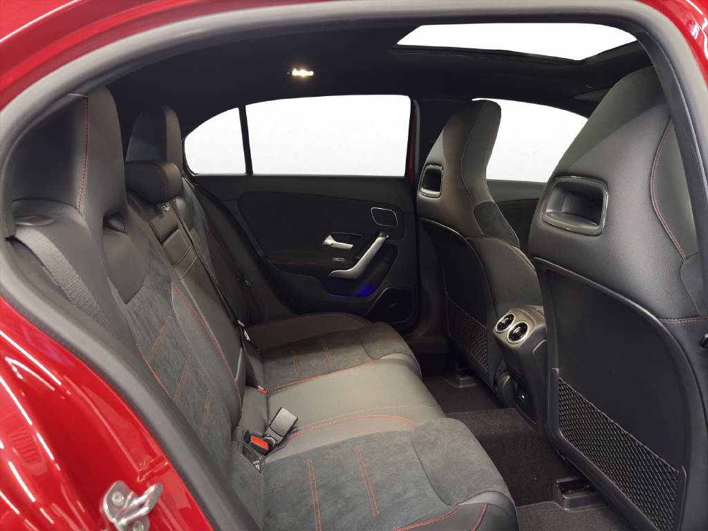 MERCEDES-BENZ A 250 AMG Line 4Matic-image-12