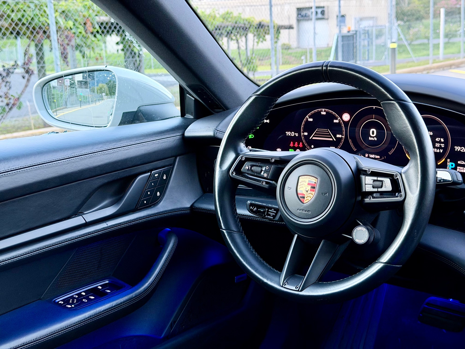 PORSCHE Taycan 4S Cross Turismo-image-13