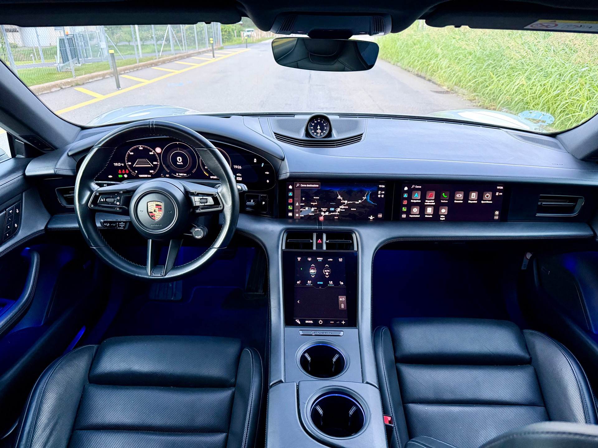 PORSCHE Taycan 4S Cross Turismo-image-12