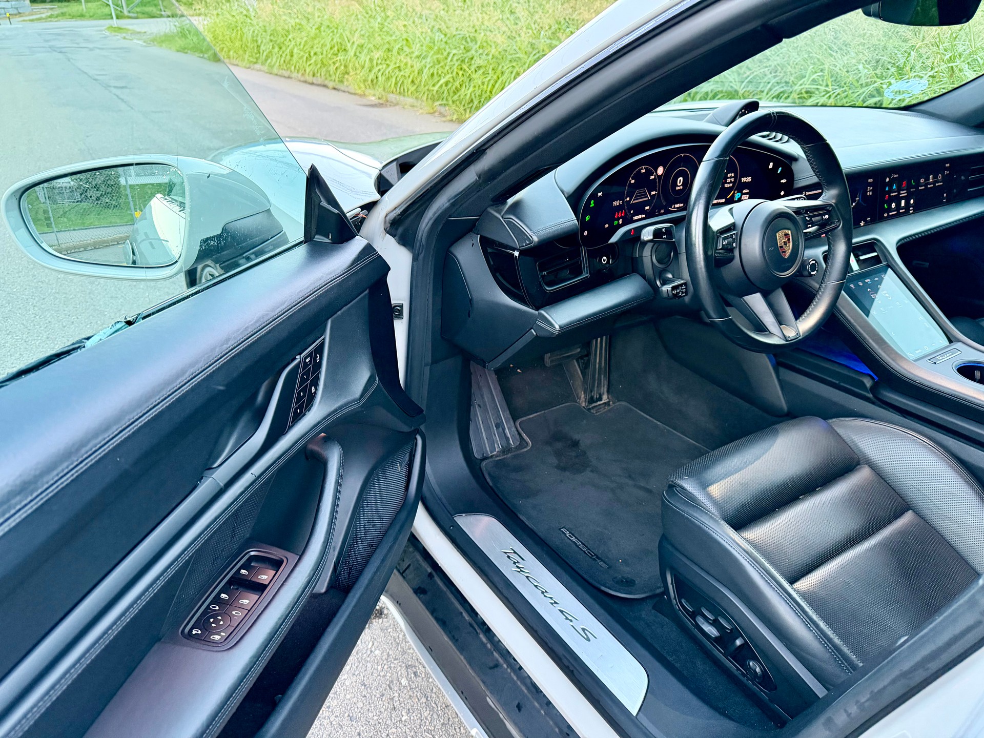 PORSCHE Taycan 4S Cross Turismo-image-8