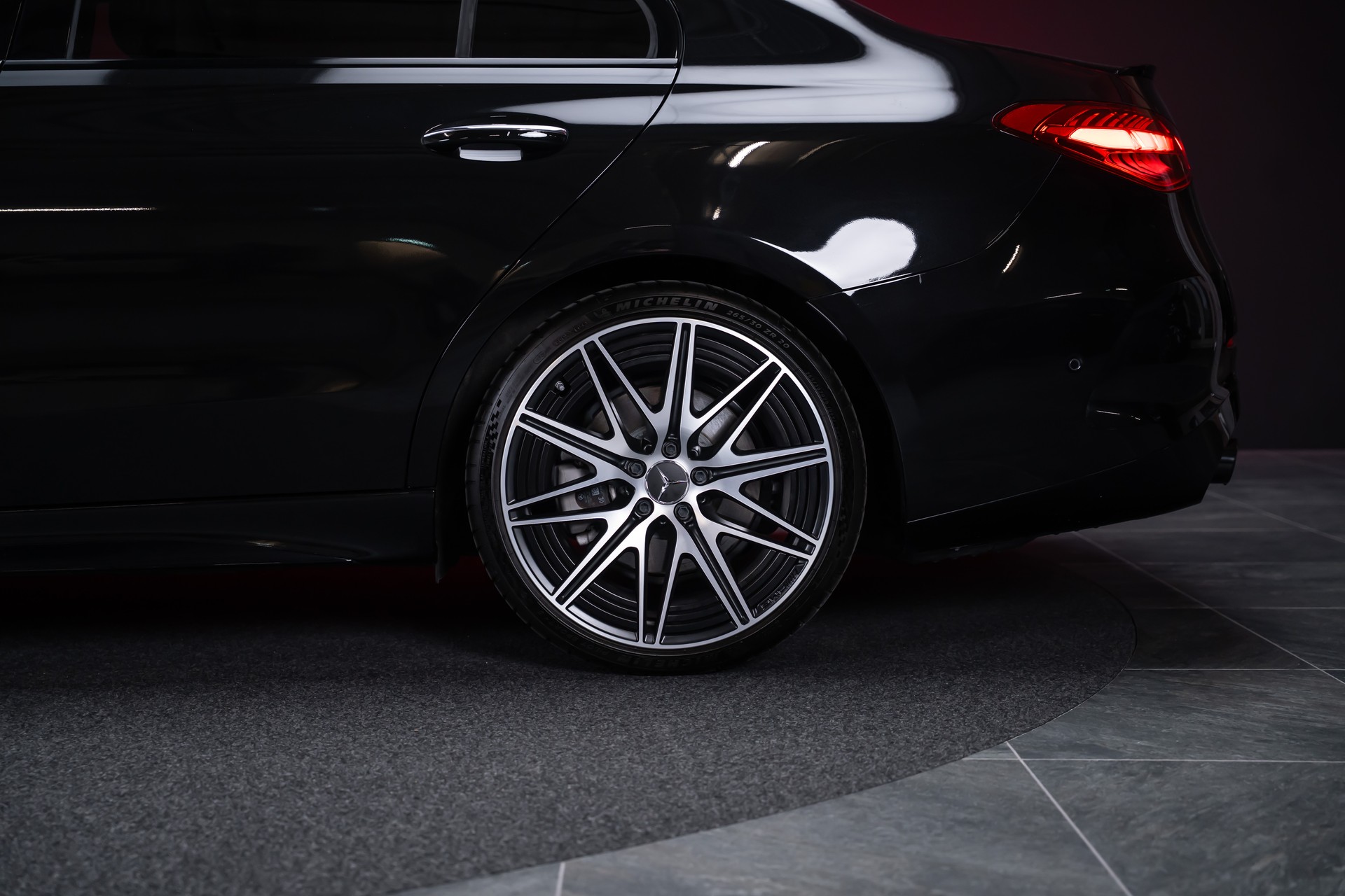 MERCEDES-BENZ C 43 AMG Executive Edition 4matic / 360°Kamera / HeadUp / Burmester-image-47