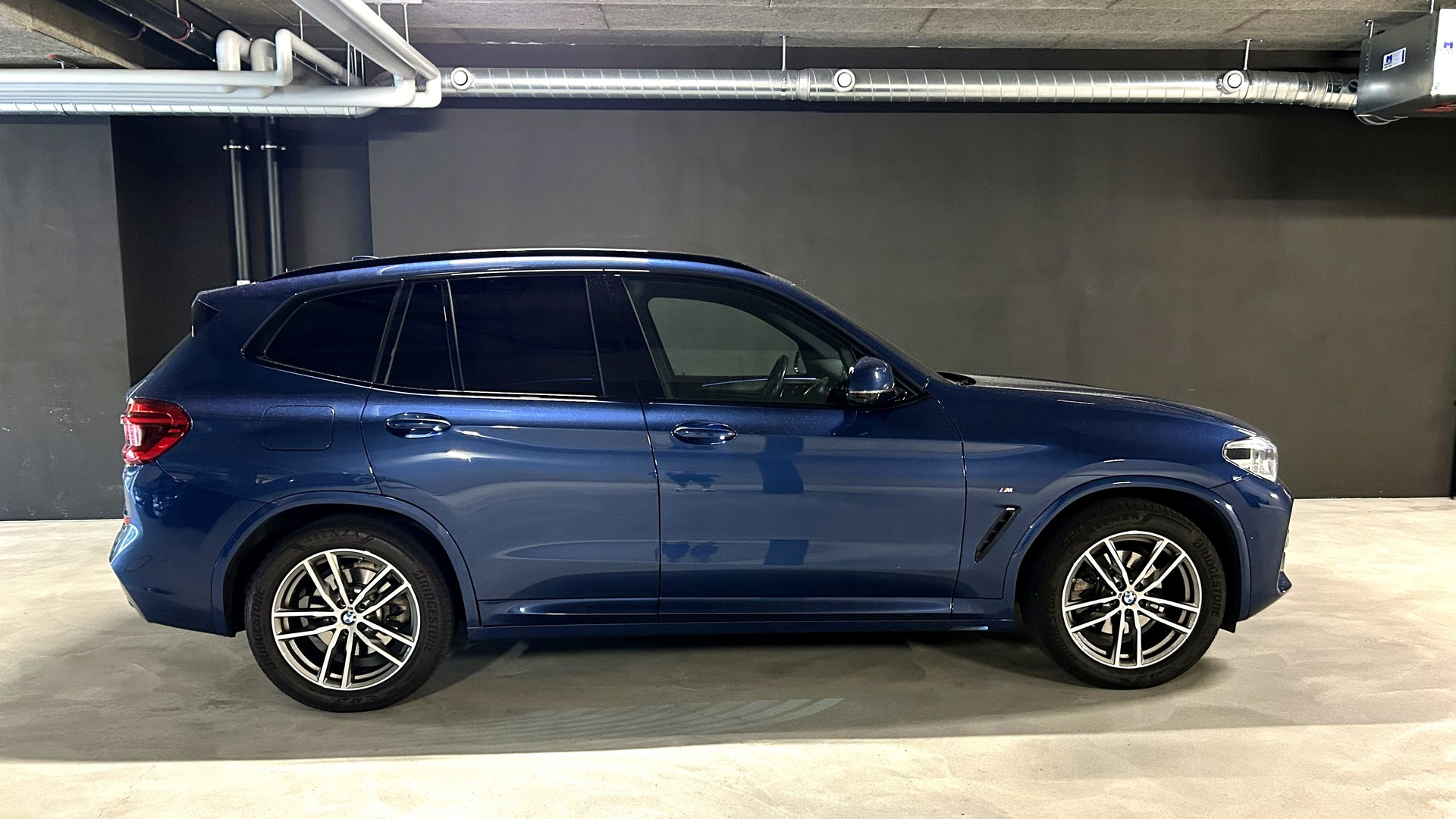 BMW 20d xDrive M Sport / AHK, 4 Winterräder, top Ausstattung, sehr gepflegt-image-1