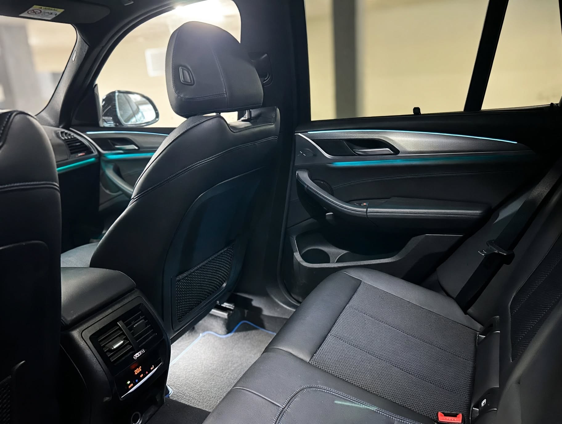 BMW 20d xDrive M Sport / AHK, 4 Winterräder, top Ausstattung, sehr gepflegt-image-7