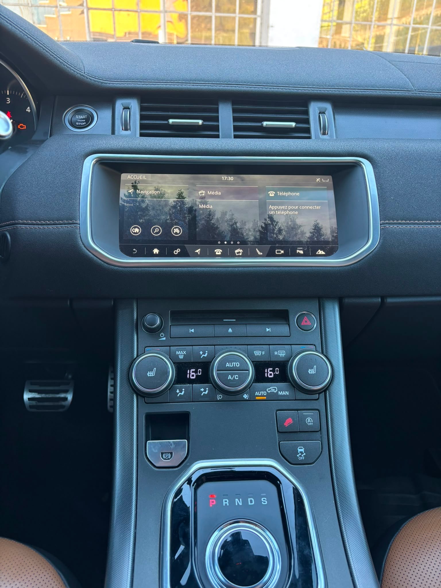 LAND ROVER Range Rover Evoque 2.0 TD4 SE Dynamic AT9-image-5