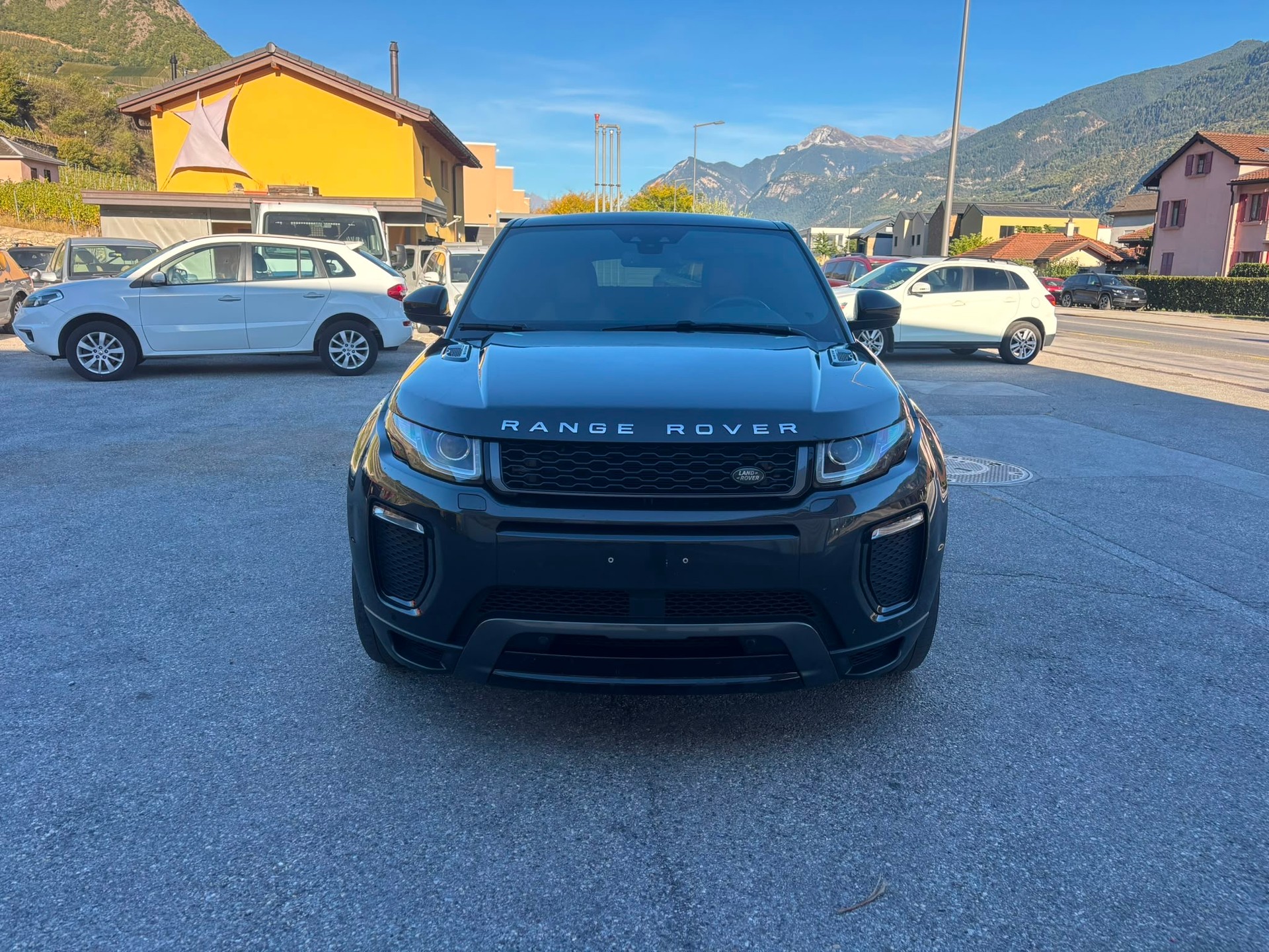 LAND ROVER Range Rover Evoque 2.0 TD4 SE Dynamic AT9-image-0
