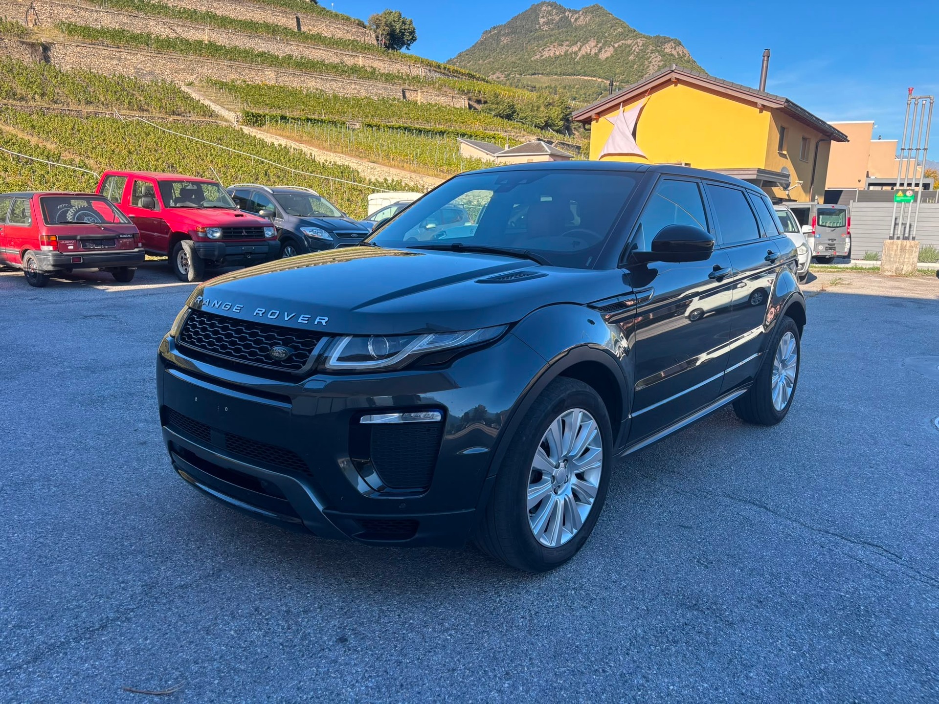 LAND ROVER Range Rover Evoque 2.0 TD4 SE Dynamic AT9-image-1