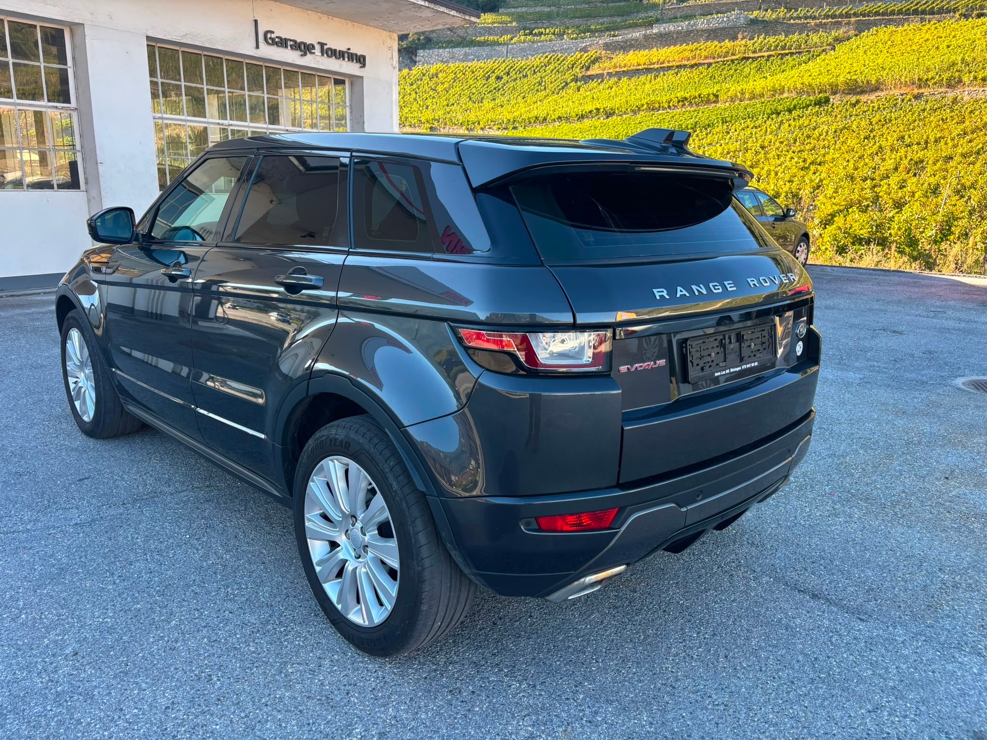 LAND ROVER Range Rover Evoque 2.0 TD4 SE Dynamic AT9-image-2