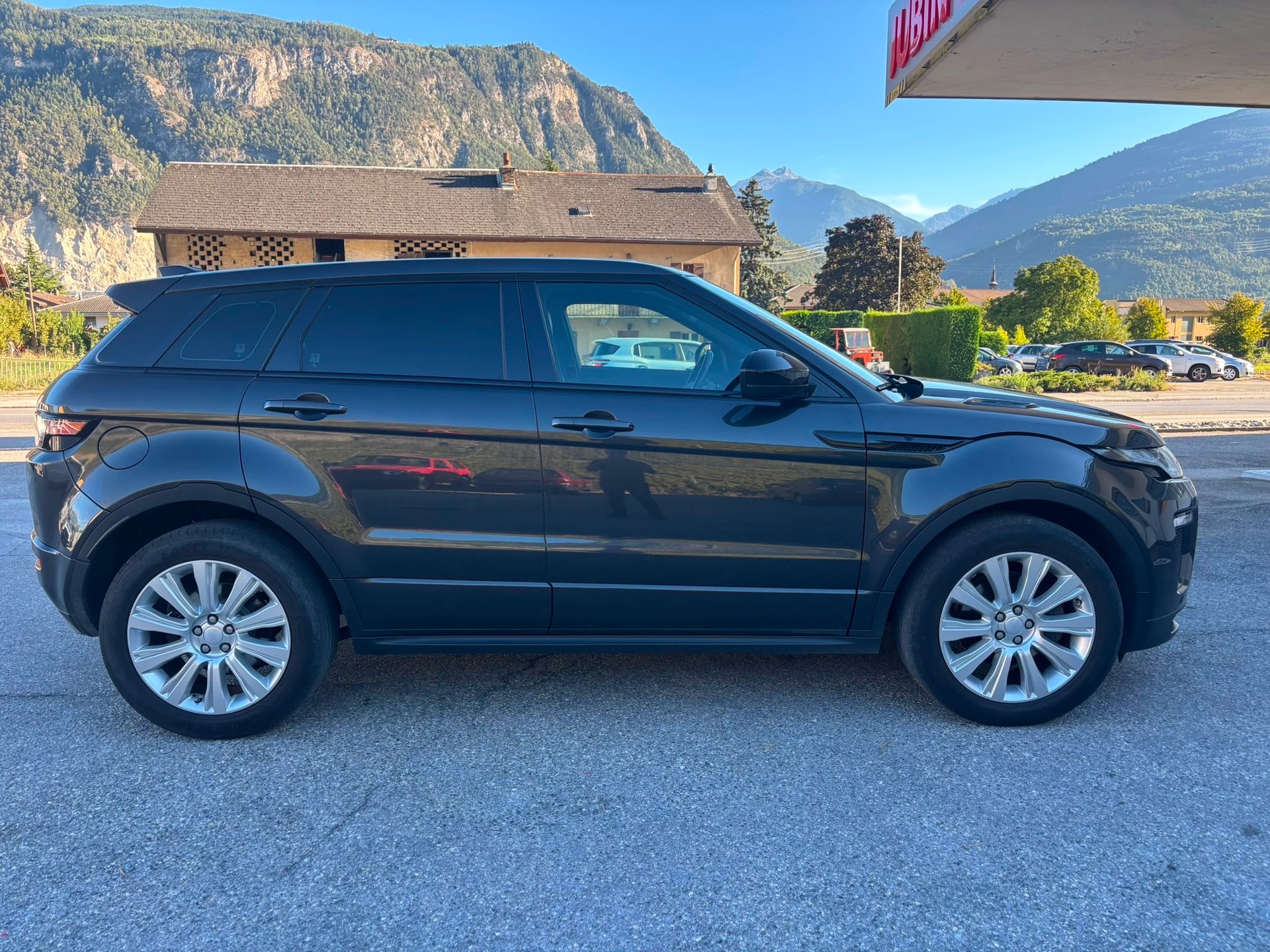 LAND ROVER Range Rover Evoque 2.0 TD4 SE Dynamic AT9-image-3