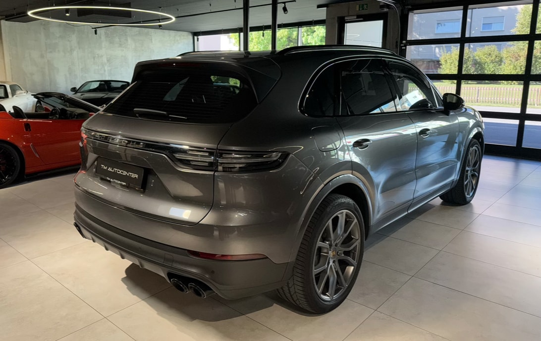 PORSCHE Cayenne E-Hybrid-image-2