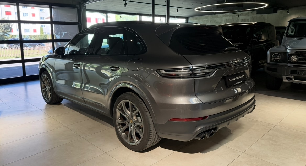 PORSCHE Cayenne E-Hybrid-image-3